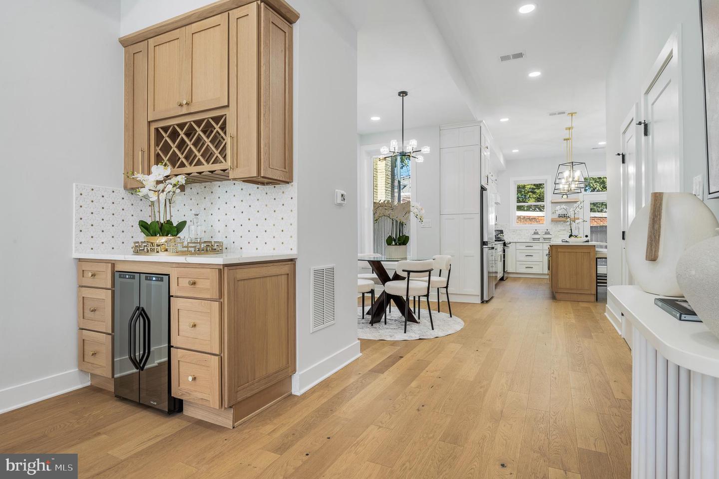 916 NE C ST NE, WASHINGTON, District Of Columbia 20002, 5 Bedrooms Bedrooms, 5 Rooms Rooms,3 BathroomsBathrooms,Residential,For sale,916 NE C ST NE,DCDC2224212 MLS # DCDC2224212