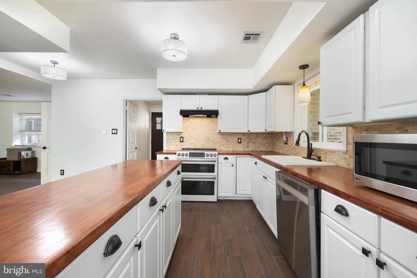 19558 LOUDOUN ORCHARD RD, LEESBURG, Virginia 20175, 3 Bedrooms Bedrooms, ,2 BathroomsBathrooms,Residential,For sale,19558 LOUDOUN ORCHARD RD,VALO2107672 MLS # VALO2107672