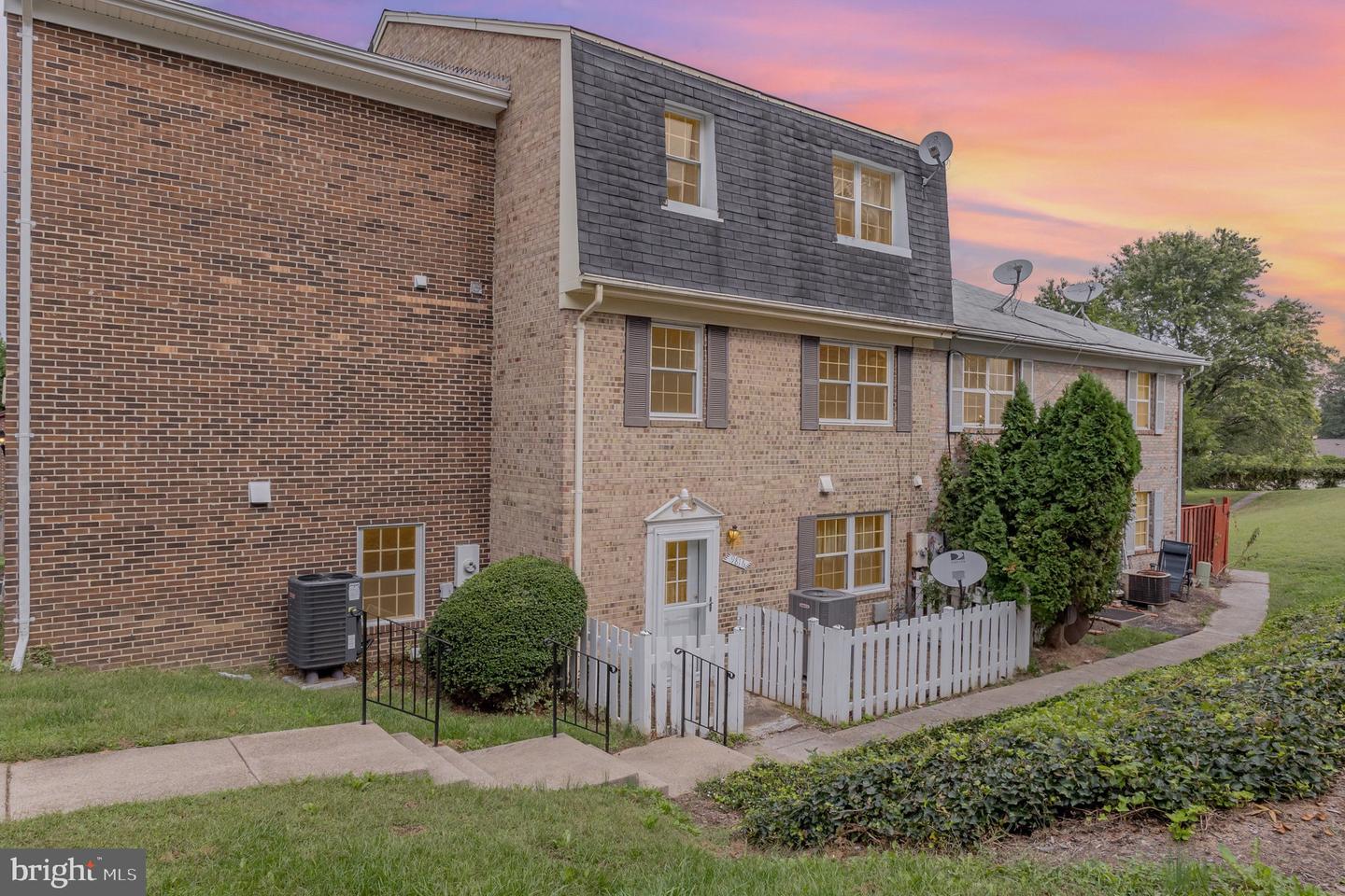 9816 HAGEL CIR, LORTON, Virginia 22079, 3 Bedrooms Bedrooms, ,2 BathroomsBathrooms,Residential,For sale,9816 HAGEL CIR,VAFX2269400 MLS # VAFX2269400