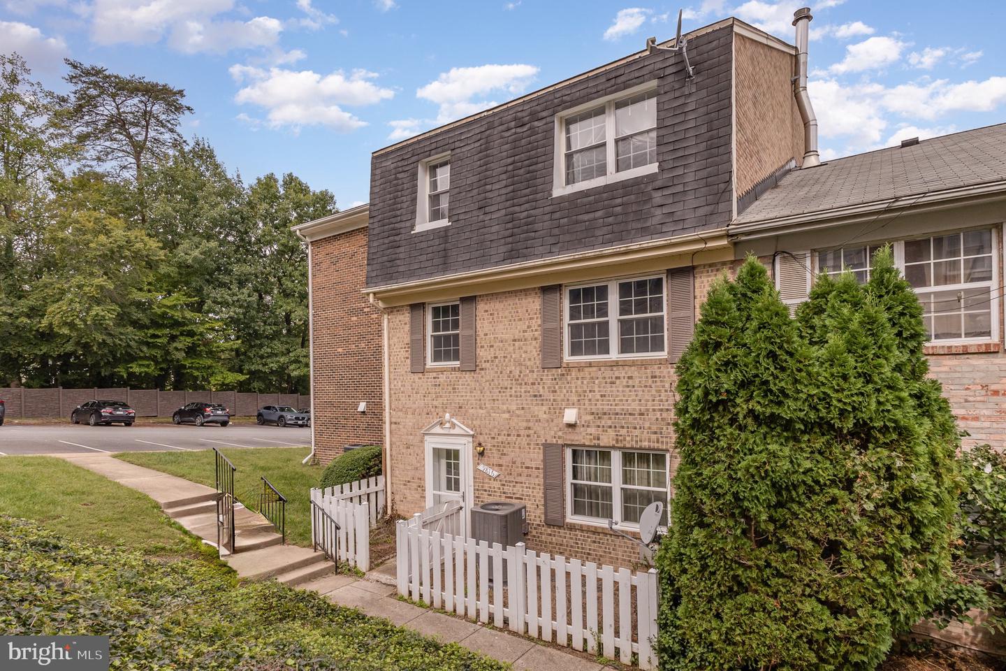 9816 HAGEL CIR, LORTON, Virginia 22079, 3 Bedrooms Bedrooms, ,2 BathroomsBathrooms,Residential,For sale,9816 HAGEL CIR,VAFX2269400 MLS # VAFX2269400