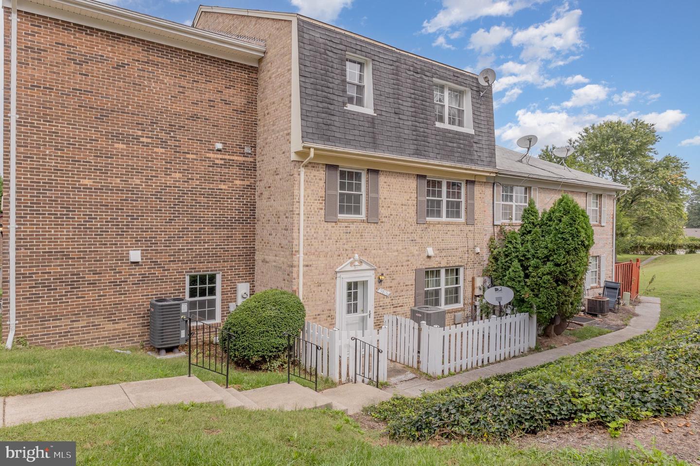 9816 HAGEL CIR, LORTON, Virginia 22079, 3 Bedrooms Bedrooms, ,2 BathroomsBathrooms,Residential,For sale,9816 HAGEL CIR,VAFX2269400 MLS # VAFX2269400