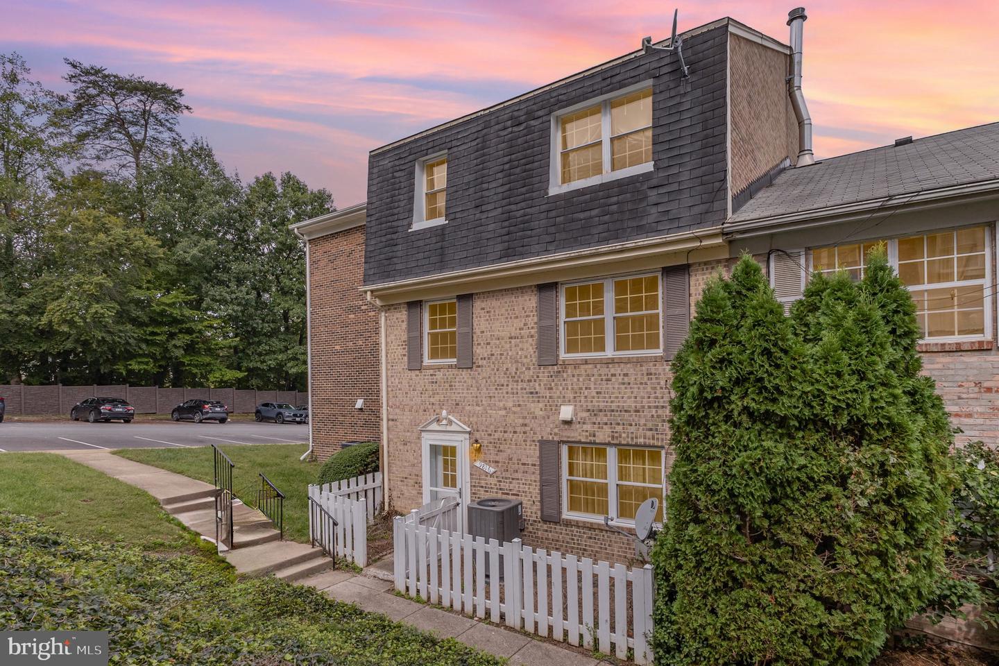 9816 HAGEL CIR, LORTON, Virginia 22079, 3 Bedrooms Bedrooms, ,2 BathroomsBathrooms,Residential,For sale,9816 HAGEL CIR,VAFX2269400 MLS # VAFX2269400