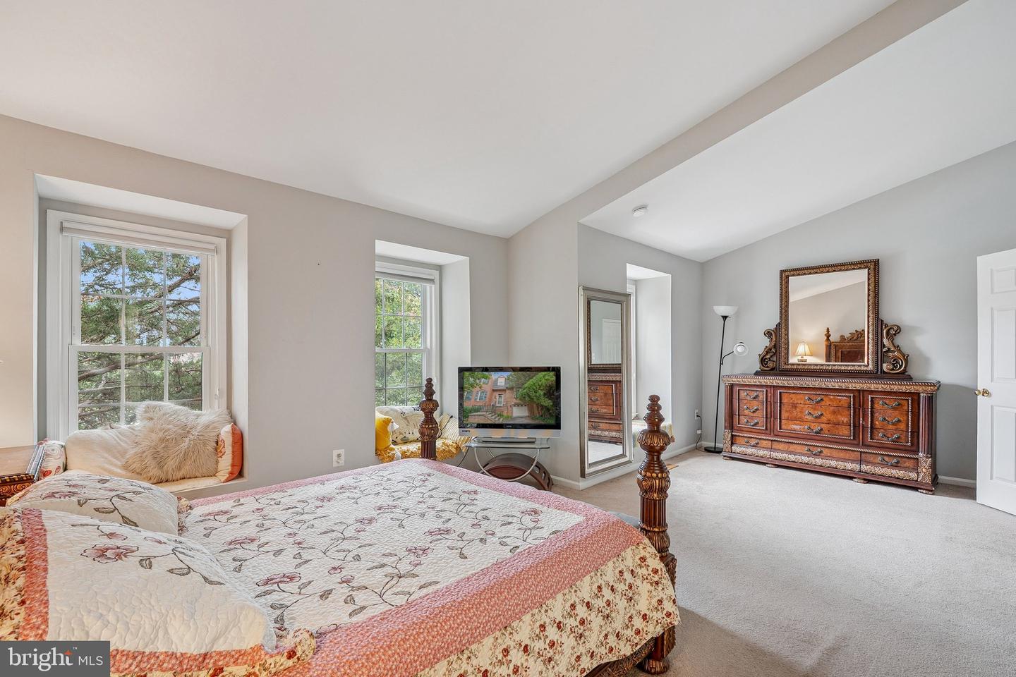 4024 NICHOLAS CT, FAIRFAX, Virginia 22033, 3 Bedrooms Bedrooms, ,3 BathroomsBathrooms,Residential,For sale,4024 NICHOLAS CT,VAFX2269424 MLS # VAFX2269424