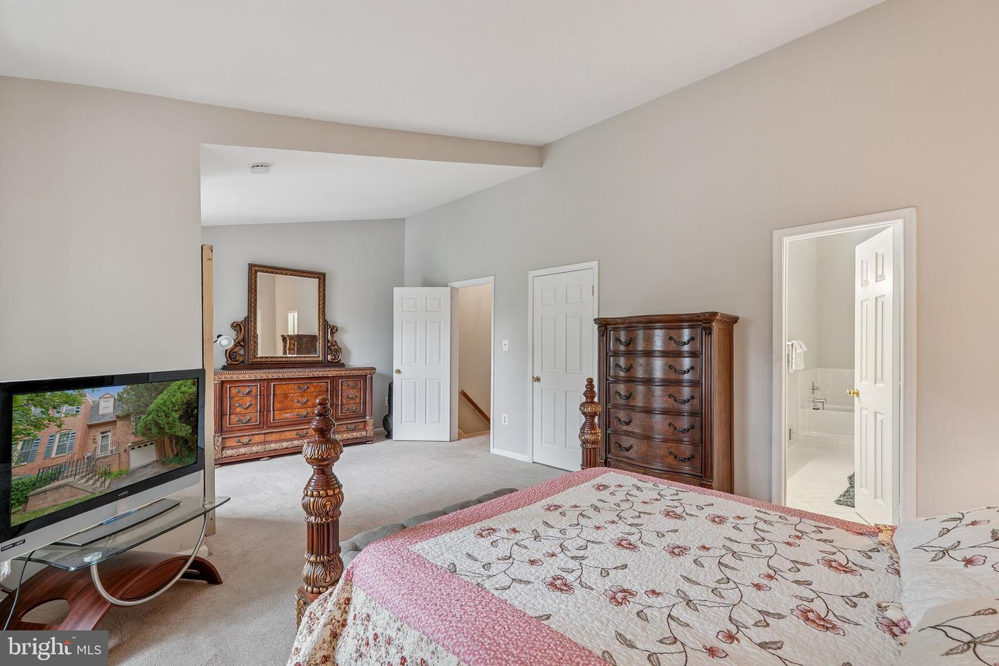 4024 NICHOLAS CT, FAIRFAX, Virginia 22033, 3 Bedrooms Bedrooms, ,3 BathroomsBathrooms,Residential,For sale,4024 NICHOLAS CT,VAFX2269424 MLS # VAFX2269424