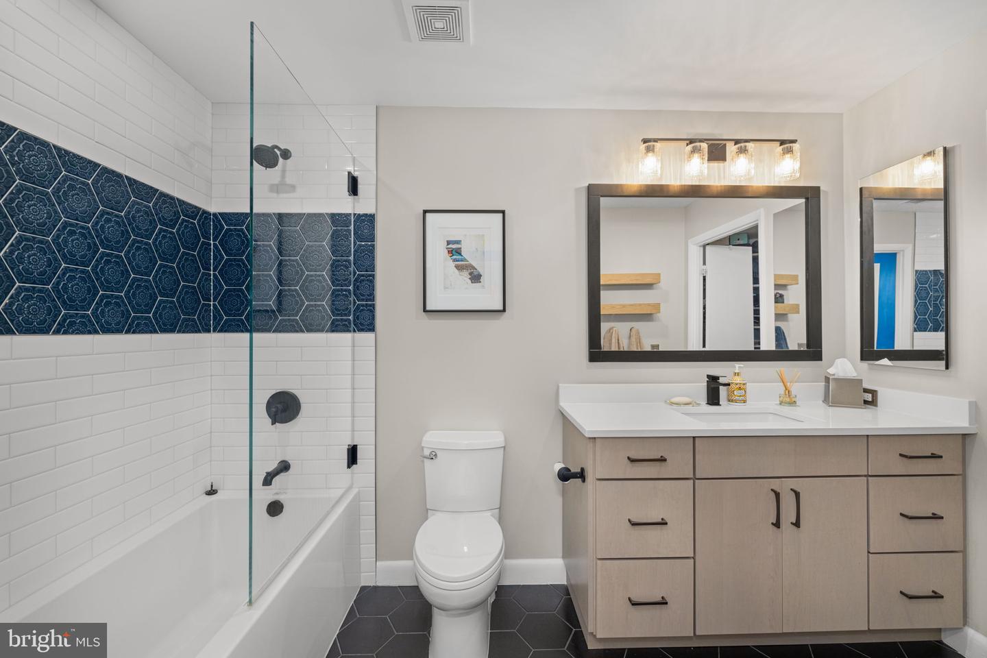 400 MASSACHUSETTS AVE NW #1011, WASHINGTON, District Of Columbia 20001, 2 Bedrooms Bedrooms, ,2 BathroomsBathrooms,Residential,For sale,400 MASSACHUSETTS AVE NW #1011,DCDC2224386 MLS # DCDC2224386