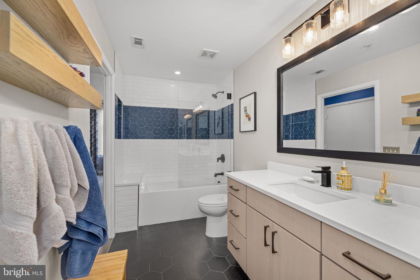 400 MASSACHUSETTS AVE NW #1011, WASHINGTON, District Of Columbia 20001, 2 Bedrooms Bedrooms, ,2 BathroomsBathrooms,Residential,For sale,400 MASSACHUSETTS AVE NW #1011,DCDC2224386 MLS # DCDC2224386