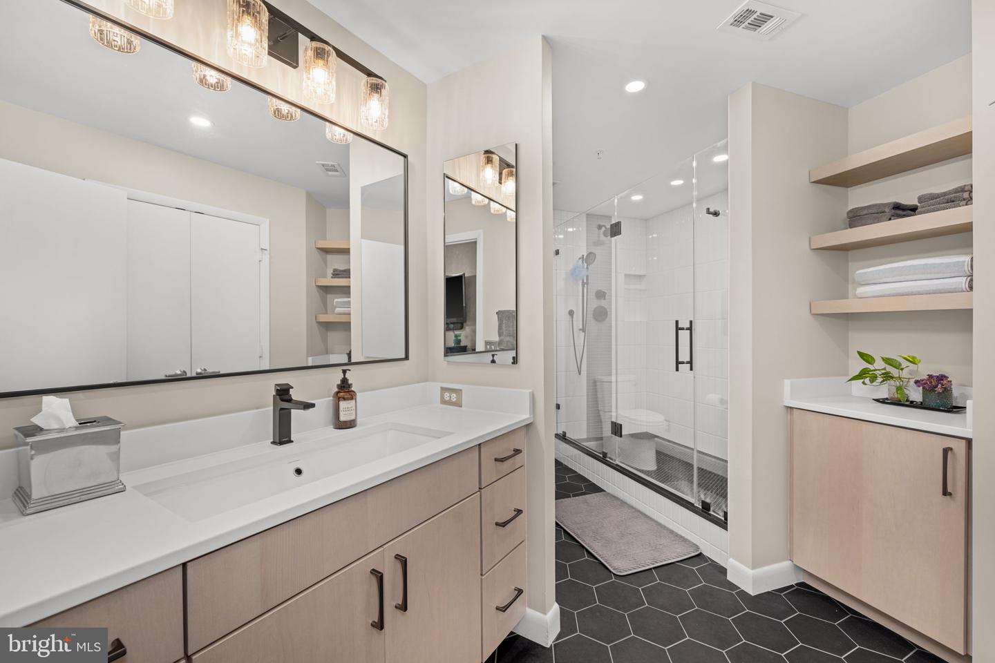 400 MASSACHUSETTS AVE NW #1011, WASHINGTON, District Of Columbia 20001, 2 Bedrooms Bedrooms, ,2 BathroomsBathrooms,Residential,For sale,400 MASSACHUSETTS AVE NW #1011,DCDC2224386 MLS # DCDC2224386