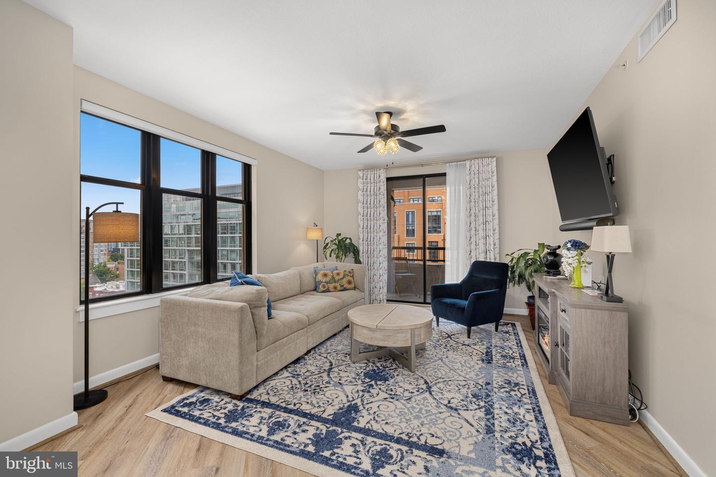 400 MASSACHUSETTS AVE NW #1011, WASHINGTON, District Of Columbia 20001, 2 Bedrooms Bedrooms, ,2 BathroomsBathrooms,Residential,For sale,400 MASSACHUSETTS AVE NW #1011,DCDC2224386 MLS # DCDC2224386