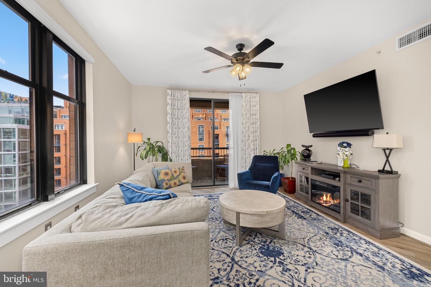 400 MASSACHUSETTS AVE NW #1011, WASHINGTON, District Of Columbia 20001, 2 Bedrooms Bedrooms, ,2 BathroomsBathrooms,Residential,For sale,400 MASSACHUSETTS AVE NW #1011,DCDC2224386 MLS # DCDC2224386