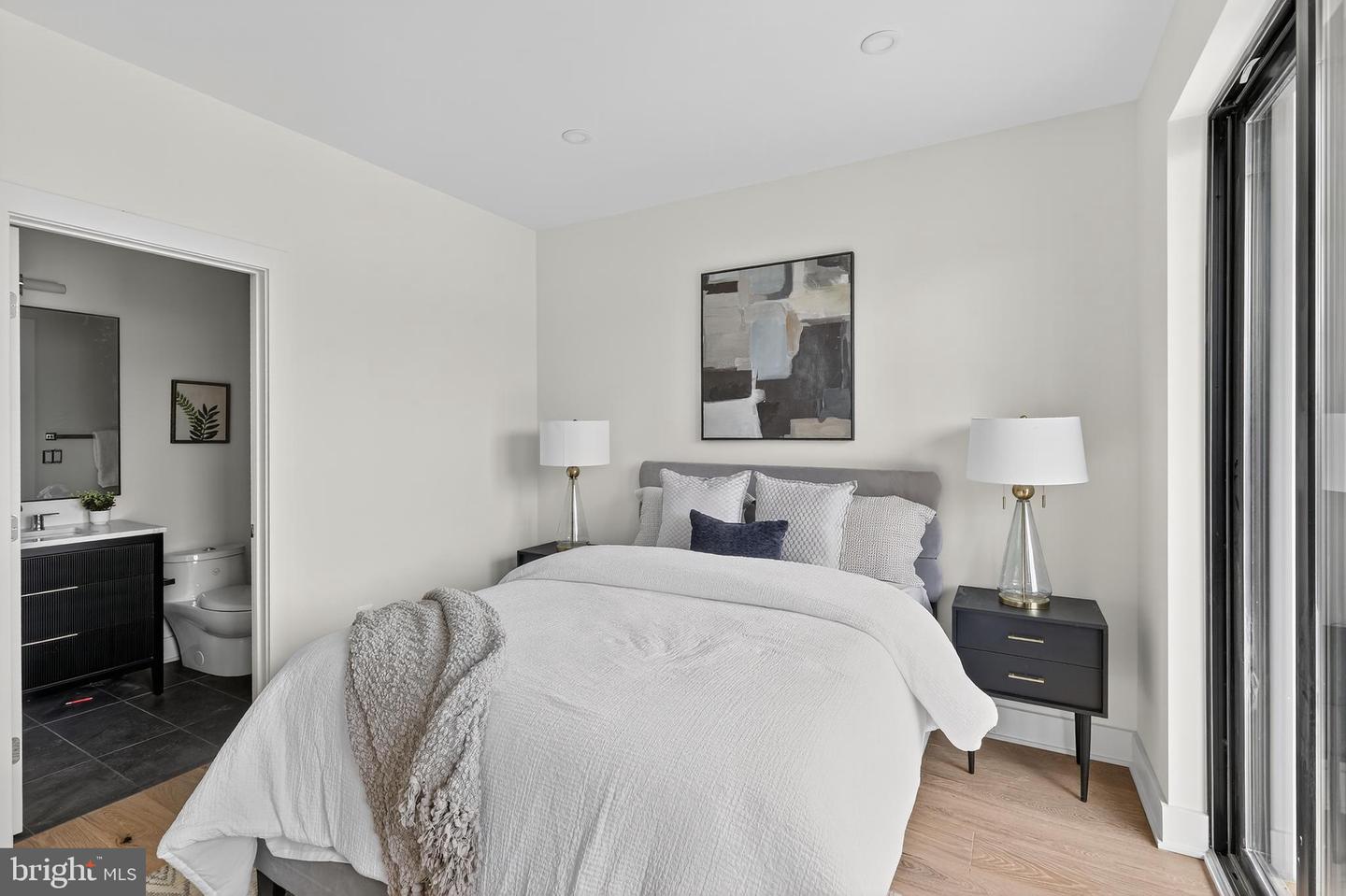 828 21ST ST NE #1, WASHINGTON, District Of Columbia 20002, 1 Bedroom Bedrooms, ,1 BathroomBathrooms,Residential,For sale,828 21ST ST NE #1,DCDC2224396 MLS # DCDC2224396