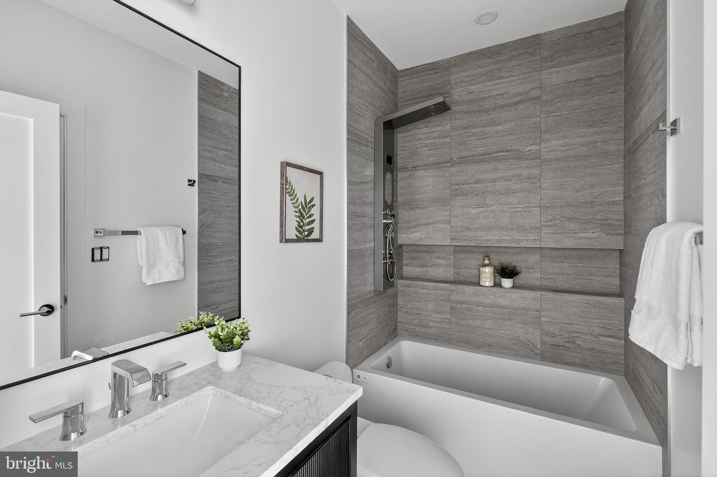 828 21ST ST NE #1, WASHINGTON, District Of Columbia 20002, 1 Bedroom Bedrooms, ,1 BathroomBathrooms,Residential,For sale,828 21ST ST NE #1,DCDC2224396 MLS # DCDC2224396