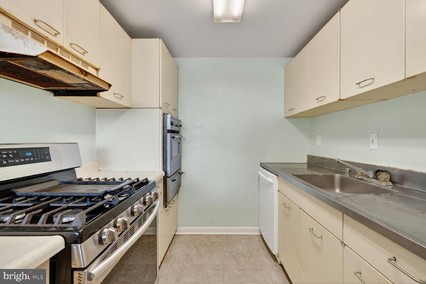 4600 DUKE ST #1121, ALEXANDRIA, Virginia 22304, 2 Bedrooms Bedrooms, ,1 BathroomBathrooms,Residential,For sale,4600 DUKE ST #1121,VAAX2050246 MLS # VAAX2050246