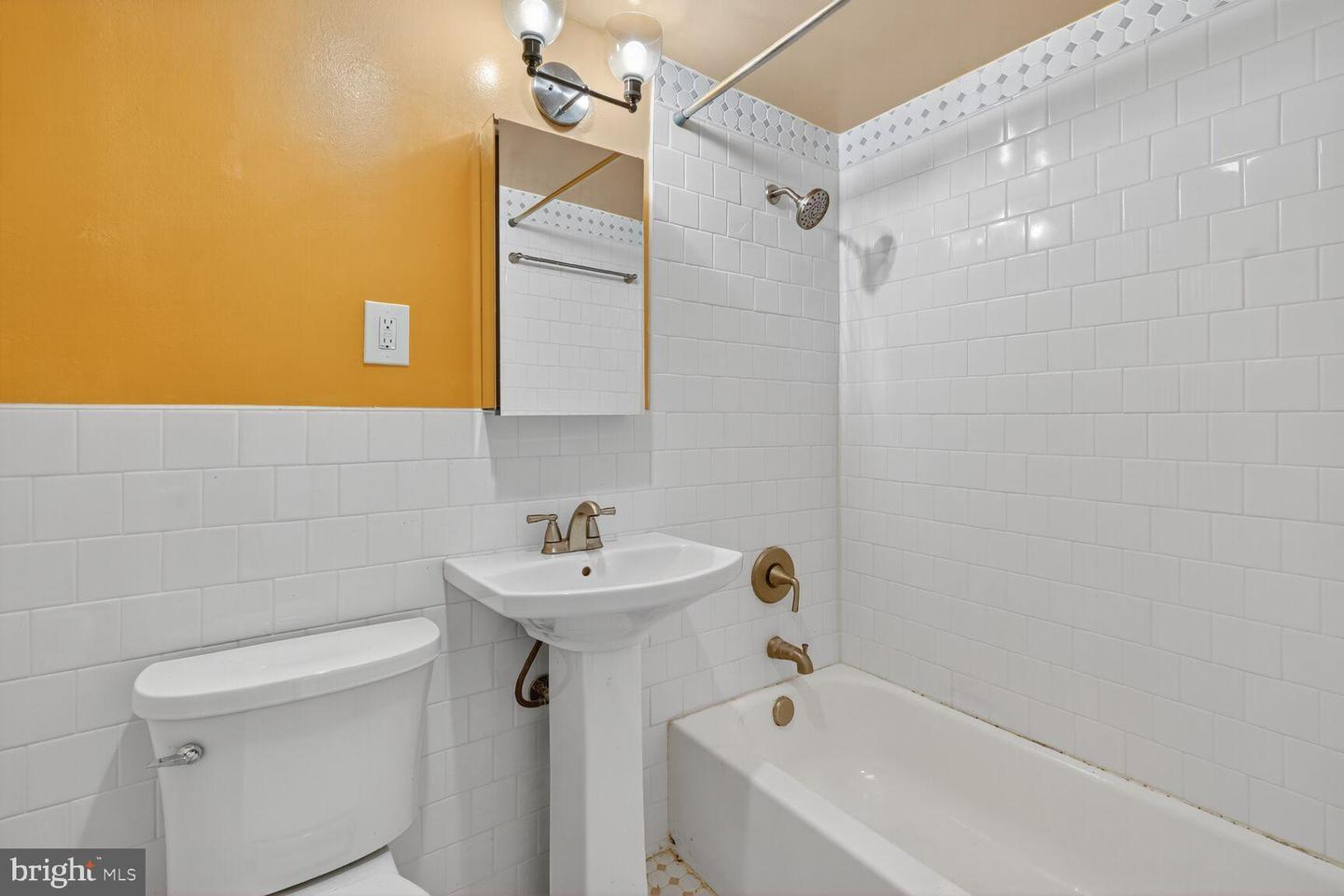 4600 DUKE ST #1121, ALEXANDRIA, Virginia 22304, 2 Bedrooms Bedrooms, ,1 BathroomBathrooms,Residential,For sale,4600 DUKE ST #1121,VAAX2050246 MLS # VAAX2050246