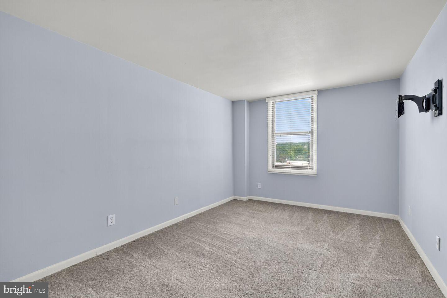 4600 DUKE ST #1121, ALEXANDRIA, Virginia 22304, 2 Bedrooms Bedrooms, ,1 BathroomBathrooms,Residential,For sale,4600 DUKE ST #1121,VAAX2050246 MLS # VAAX2050246