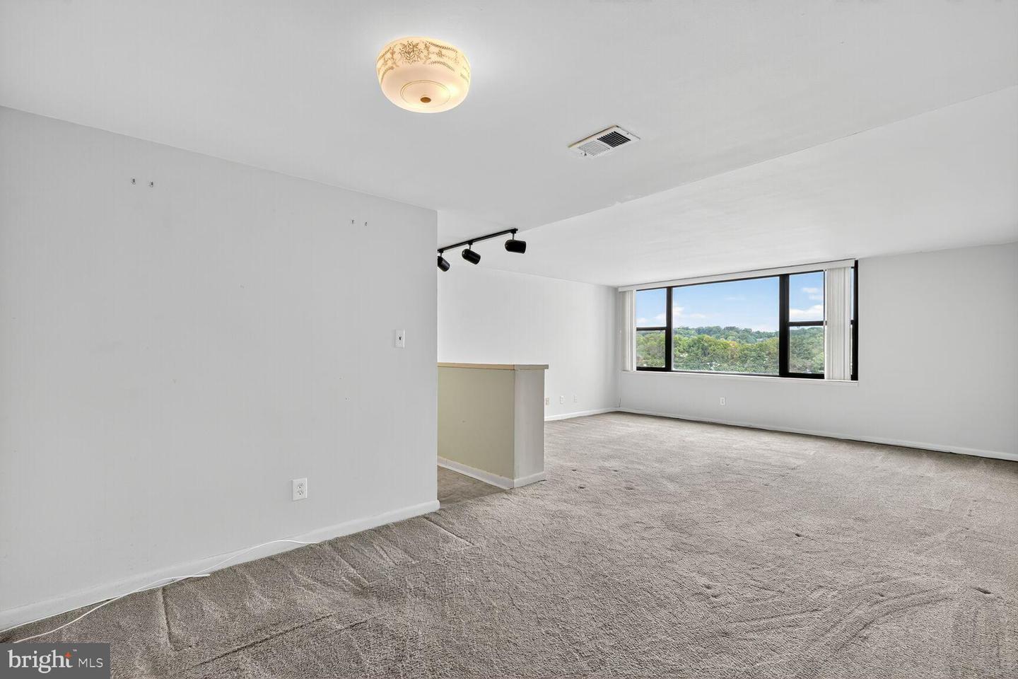 4600 DUKE ST #1121, ALEXANDRIA, Virginia 22304, 2 Bedrooms Bedrooms, ,1 BathroomBathrooms,Residential,For sale,4600 DUKE ST #1121,VAAX2050246 MLS # VAAX2050246