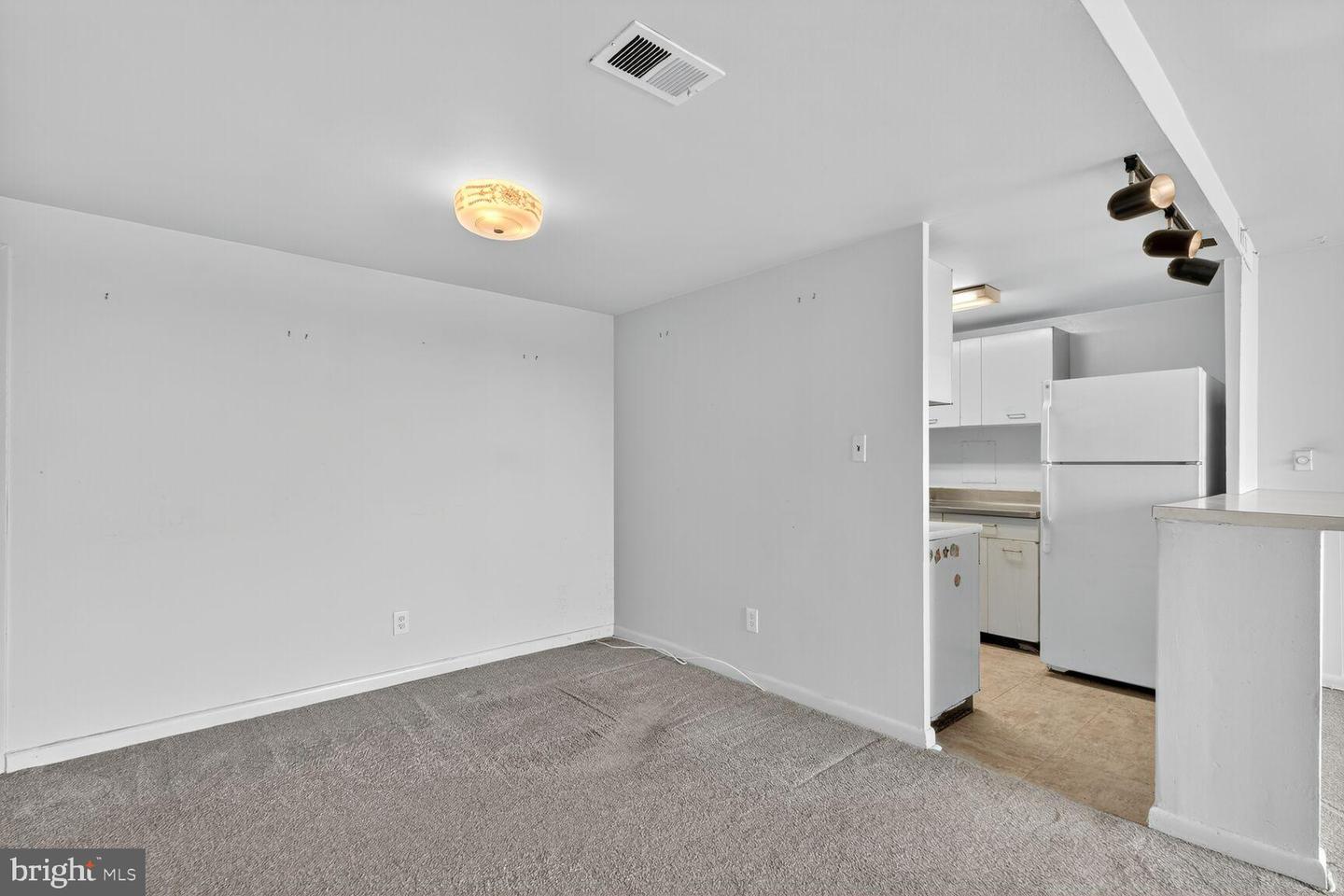 4600 DUKE ST #1121, ALEXANDRIA, Virginia 22304, 2 Bedrooms Bedrooms, ,1 BathroomBathrooms,Residential,For sale,4600 DUKE ST #1121,VAAX2050246 MLS # VAAX2050246