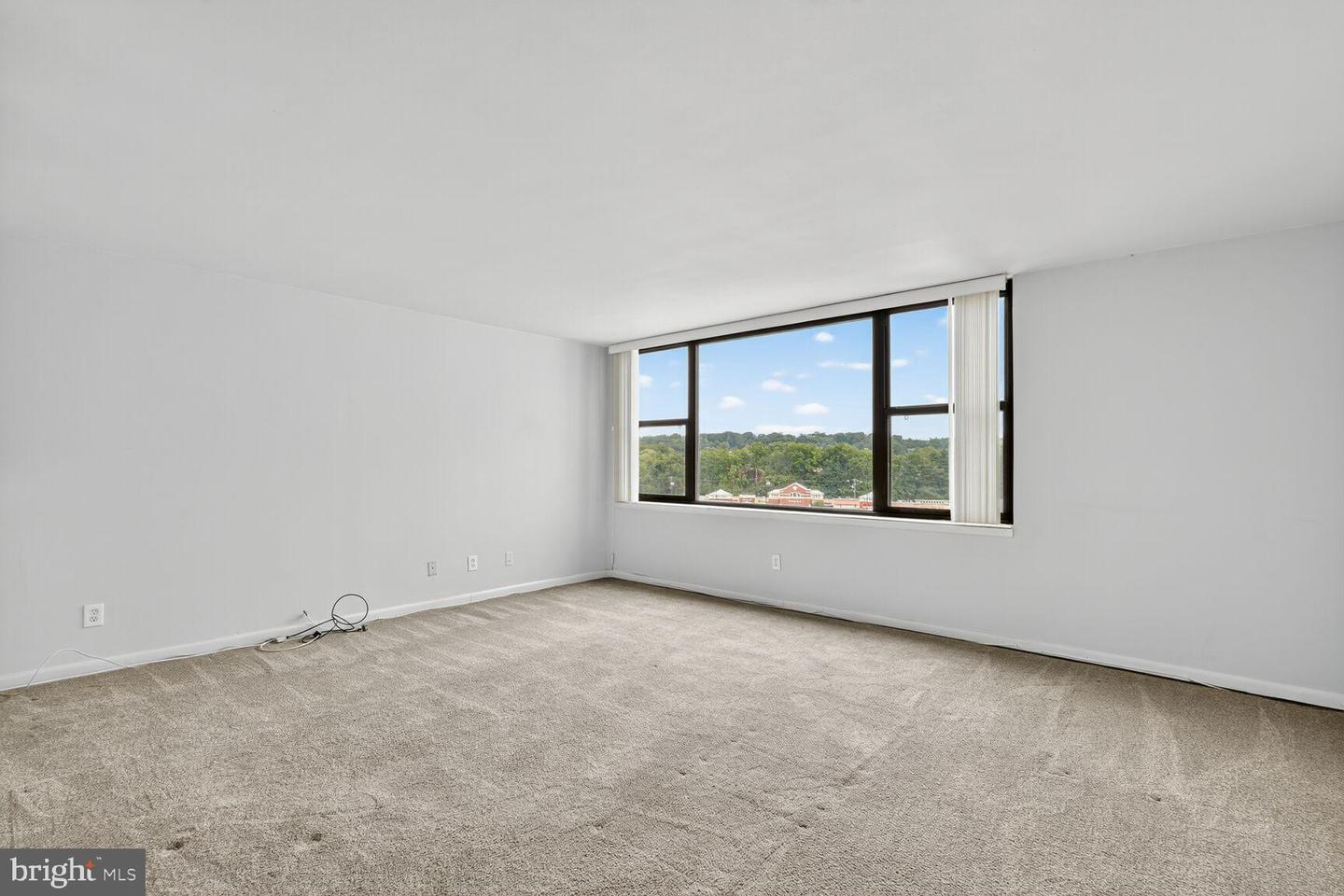 4600 DUKE ST #1121, ALEXANDRIA, Virginia 22304, 2 Bedrooms Bedrooms, ,1 BathroomBathrooms,Residential,For sale,4600 DUKE ST #1121,VAAX2050246 MLS # VAAX2050246