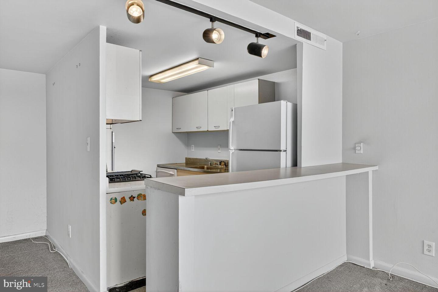 4600 DUKE ST #1121, ALEXANDRIA, Virginia 22304, 2 Bedrooms Bedrooms, ,1 BathroomBathrooms,Residential,For sale,4600 DUKE ST #1121,VAAX2050246 MLS # VAAX2050246