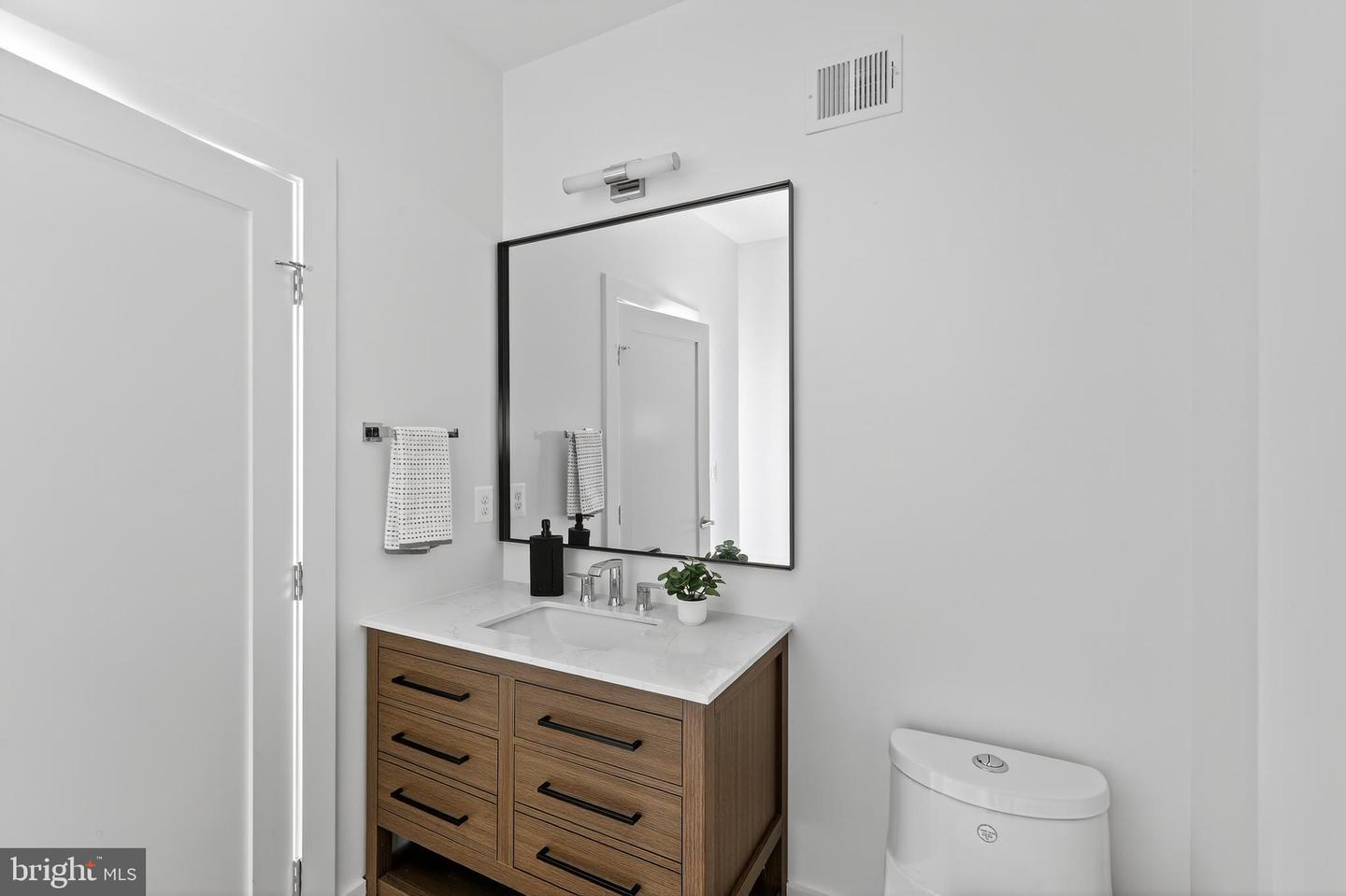 828 21ST ST NE #2, WASHINGTON, District Of Columbia 20002, 2 Bedrooms Bedrooms, ,2 BathroomsBathrooms,Residential,For sale,828 21ST ST NE #2,DCDC2224398 MLS # DCDC2224398 828 21ST ST NE #2, WASHINGTON, District Of Columbia 20002, 2 Bedrooms Bedrooms, ,2 BathroomsBathrooms,Residential,For sale,828 21ST ST NE #2,DCDC2224398 MLS # DCDC2224398