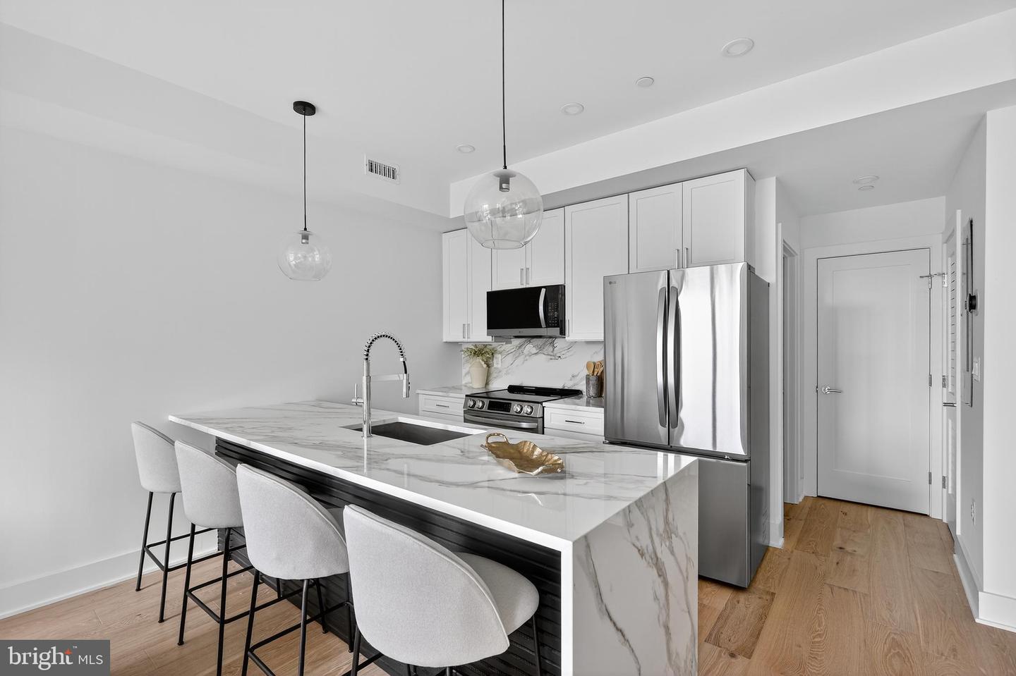 828 21ST ST NE #3, WASHINGTON, District Of Columbia 20002, 2 Bedrooms Bedrooms, ,2 BathroomsBathrooms,Residential,For sale,828 21ST ST NE #3,DCDC2224406 MLS # DCDC2224406