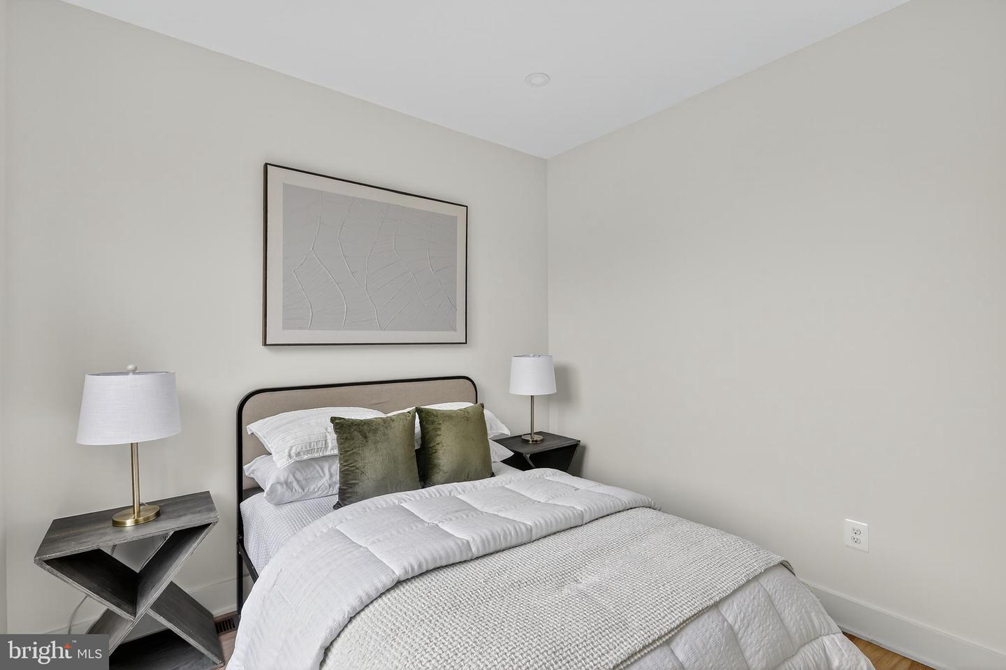 828 21ST ST NE #3, WASHINGTON, District Of Columbia 20002, 2 Bedrooms Bedrooms, ,2 BathroomsBathrooms,Residential,For sale,828 21ST ST NE #3,DCDC2224406 MLS # DCDC2224406