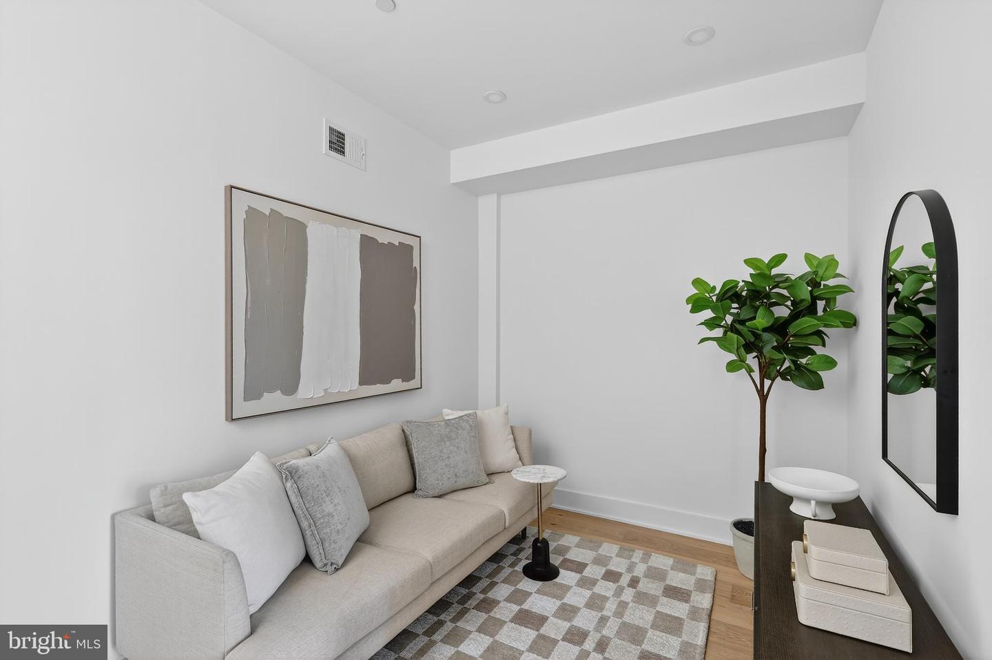 828 21ST ST NE #3, WASHINGTON, District Of Columbia 20002, 2 Bedrooms Bedrooms, ,2 BathroomsBathrooms,Residential,For sale,828 21ST ST NE #3,DCDC2224406 MLS # DCDC2224406