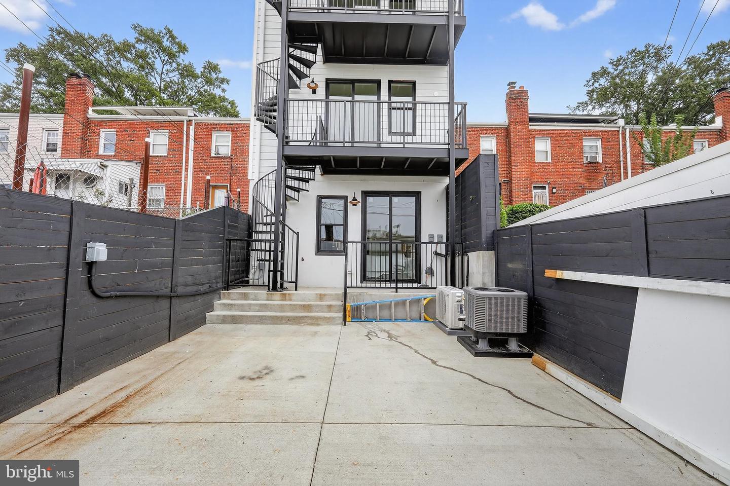 828 21ST ST NE #3, WASHINGTON, District Of Columbia 20002, 2 Bedrooms Bedrooms, ,2 BathroomsBathrooms,Residential,For sale,828 21ST ST NE #3,DCDC2224406 MLS # DCDC2224406