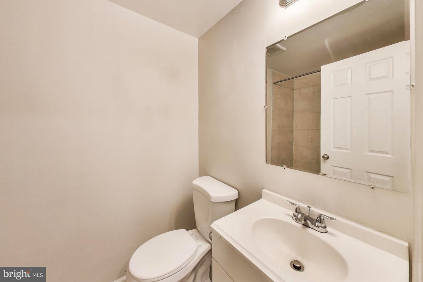 1121 QUEEN ST NE #2, WASHINGTON, District Of Columbia 20002, 2 Bedrooms Bedrooms, 3 Rooms Rooms,1 BathroomBathrooms,Residential,For sale,1121 QUEEN ST NE #2,DCDC2224434 MLS # DCDC2224434