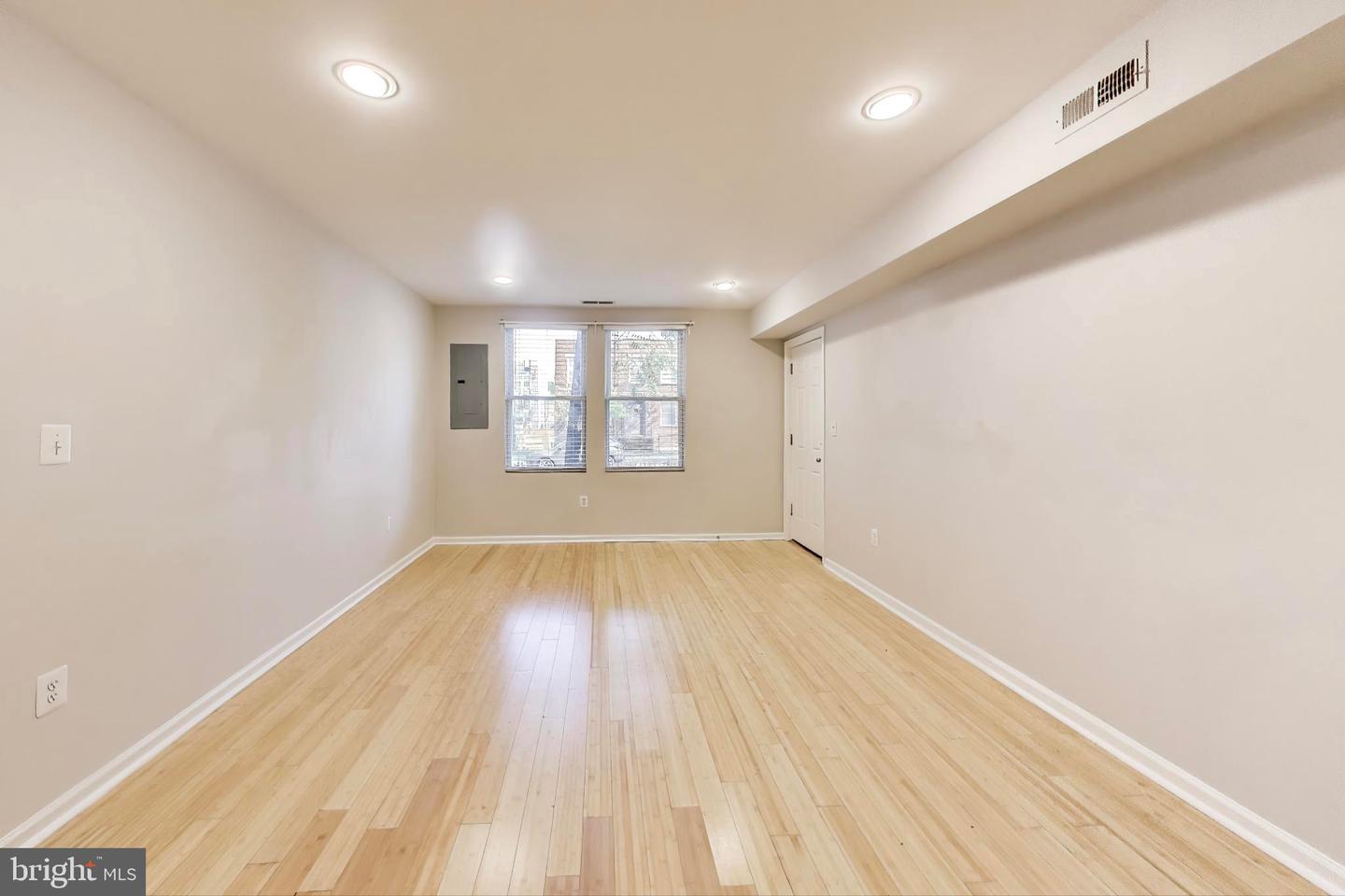 1121 QUEEN ST NE #2, WASHINGTON, District Of Columbia 20002, 2 Bedrooms Bedrooms, 3 Rooms Rooms,1 BathroomBathrooms,Residential,For sale,1121 QUEEN ST NE #2,DCDC2224434 MLS # DCDC2224434