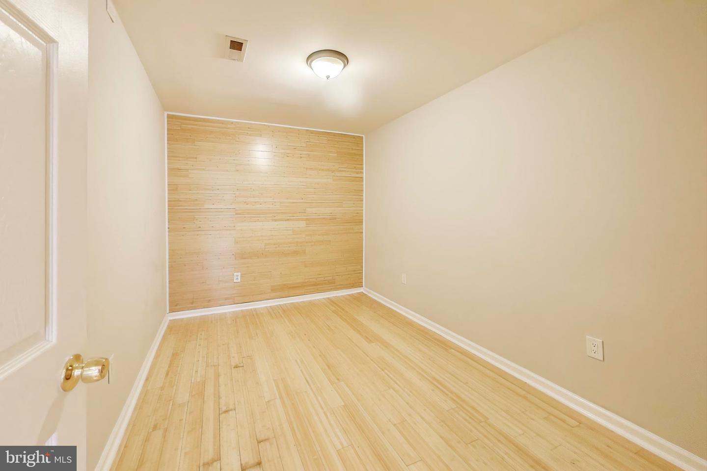 1121 QUEEN ST NE #2, WASHINGTON, District Of Columbia 20002, 2 Bedrooms Bedrooms, 3 Rooms Rooms,1 BathroomBathrooms,Residential,For sale,1121 QUEEN ST NE #2,DCDC2224434 MLS # DCDC2224434