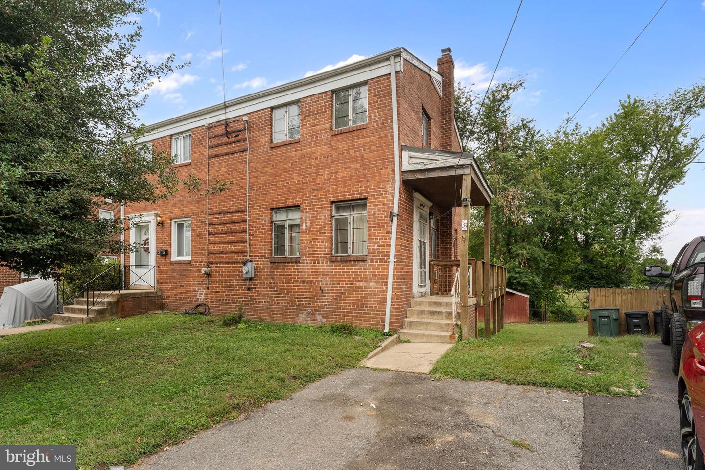33 UNDERWOOD PL, ALEXANDRIA, Virginia 22304, 2 Bedrooms Bedrooms, ,2 BathroomsBathrooms,Residential,For sale,33 UNDERWOOD PL,VAAX2050258 MLS # VAAX2050258