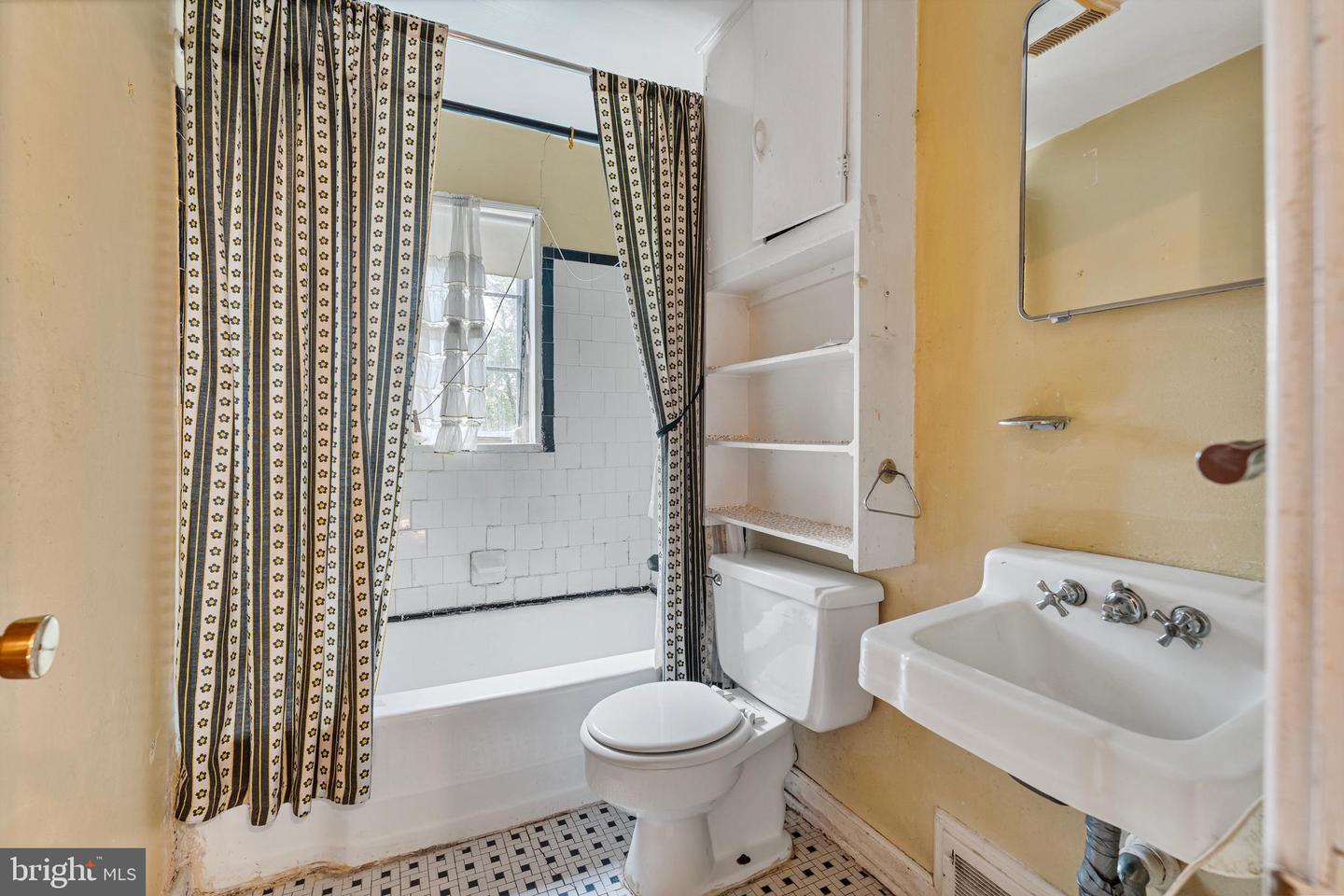 33 UNDERWOOD PL, ALEXANDRIA, Virginia 22304, 2 Bedrooms Bedrooms, ,2 BathroomsBathrooms,Residential,For sale,33 UNDERWOOD PL,VAAX2050258 MLS # VAAX2050258