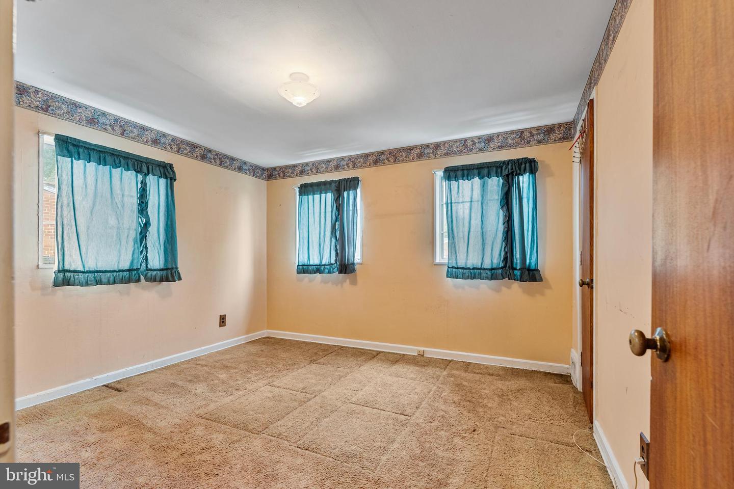 33 UNDERWOOD PL, ALEXANDRIA, Virginia 22304, 2 Bedrooms Bedrooms, ,2 BathroomsBathrooms,Residential,For sale,33 UNDERWOOD PL,VAAX2050258 MLS # VAAX2050258