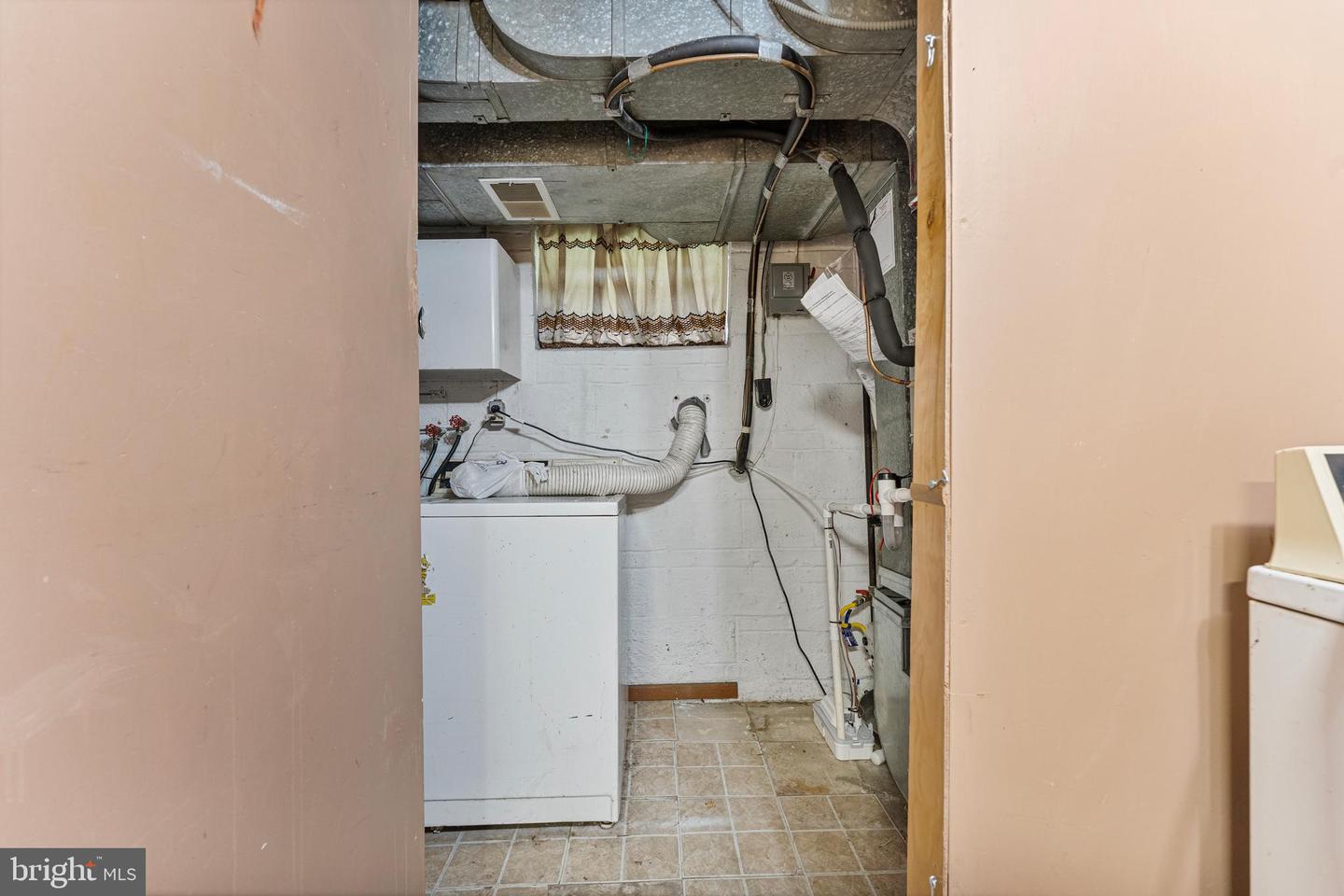33 UNDERWOOD PL, ALEXANDRIA, Virginia 22304, 2 Bedrooms Bedrooms, ,2 BathroomsBathrooms,Residential,For sale,33 UNDERWOOD PL,VAAX2050258 MLS # VAAX2050258