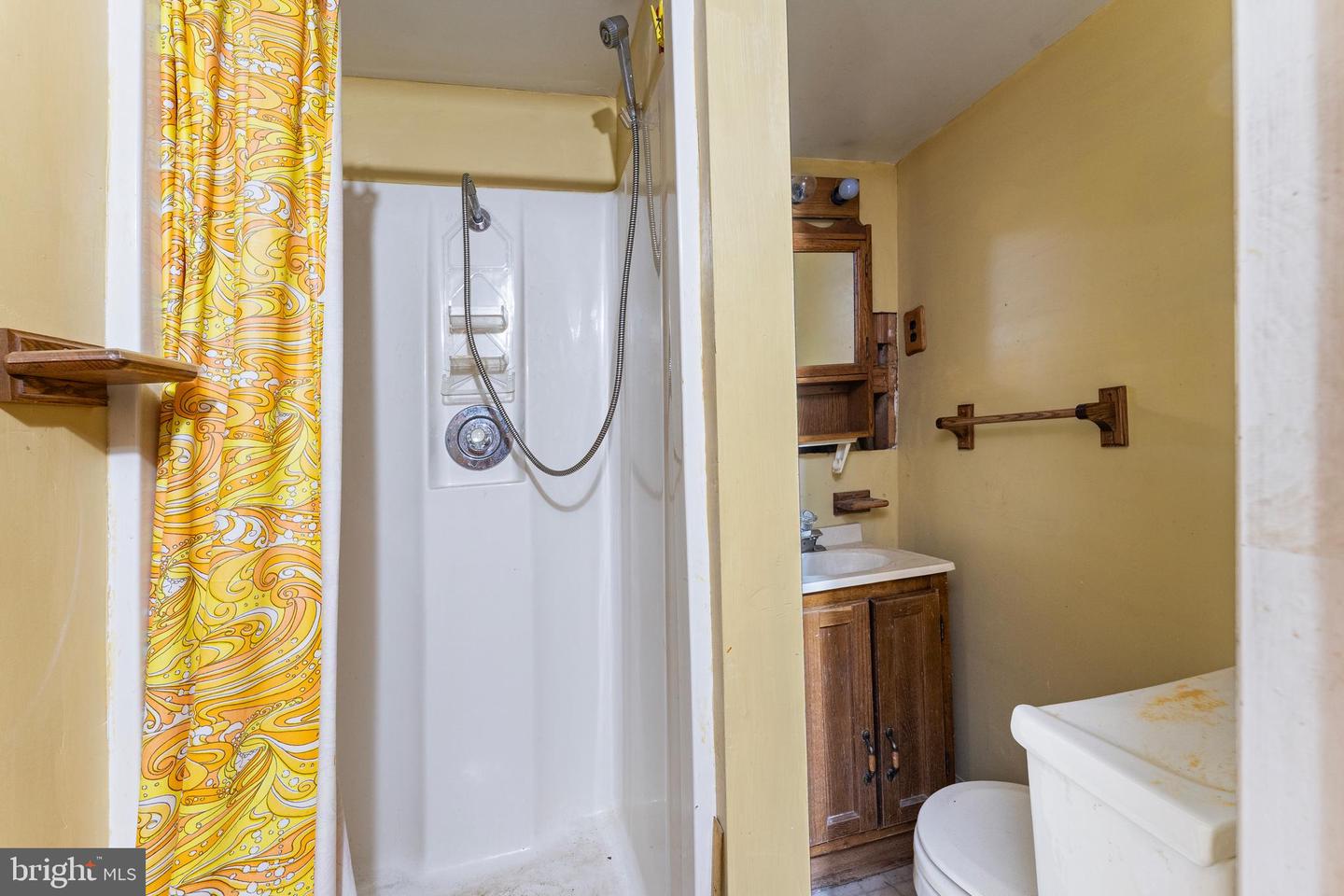33 UNDERWOOD PL, ALEXANDRIA, Virginia 22304, 2 Bedrooms Bedrooms, ,2 BathroomsBathrooms,Residential,For sale,33 UNDERWOOD PL,VAAX2050258 MLS # VAAX2050258