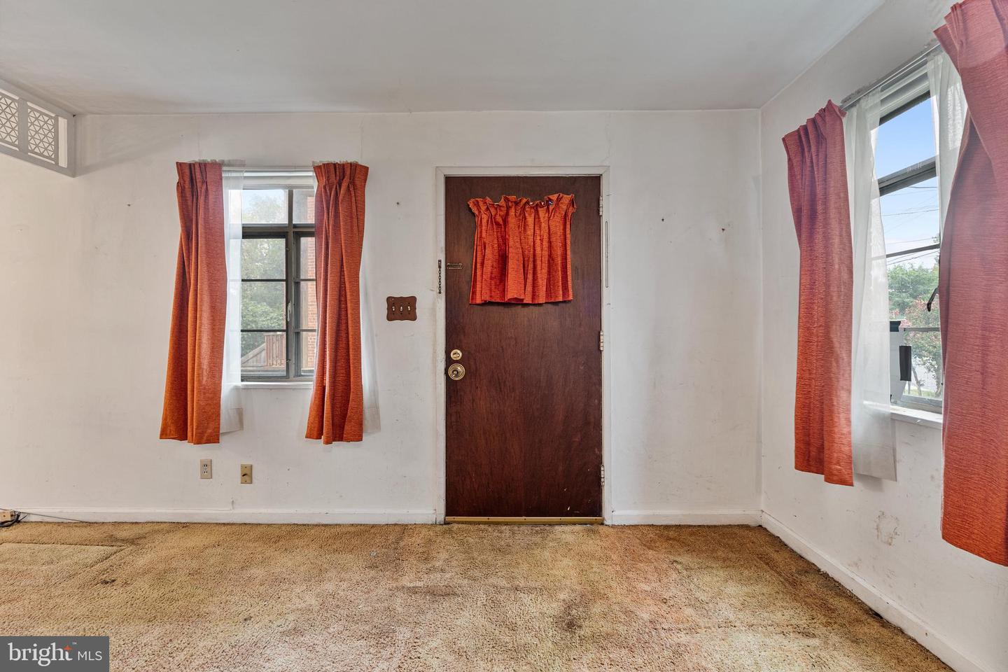 33 UNDERWOOD PL, ALEXANDRIA, Virginia 22304, 2 Bedrooms Bedrooms, ,2 BathroomsBathrooms,Residential,For sale,33 UNDERWOOD PL,VAAX2050258 MLS # VAAX2050258