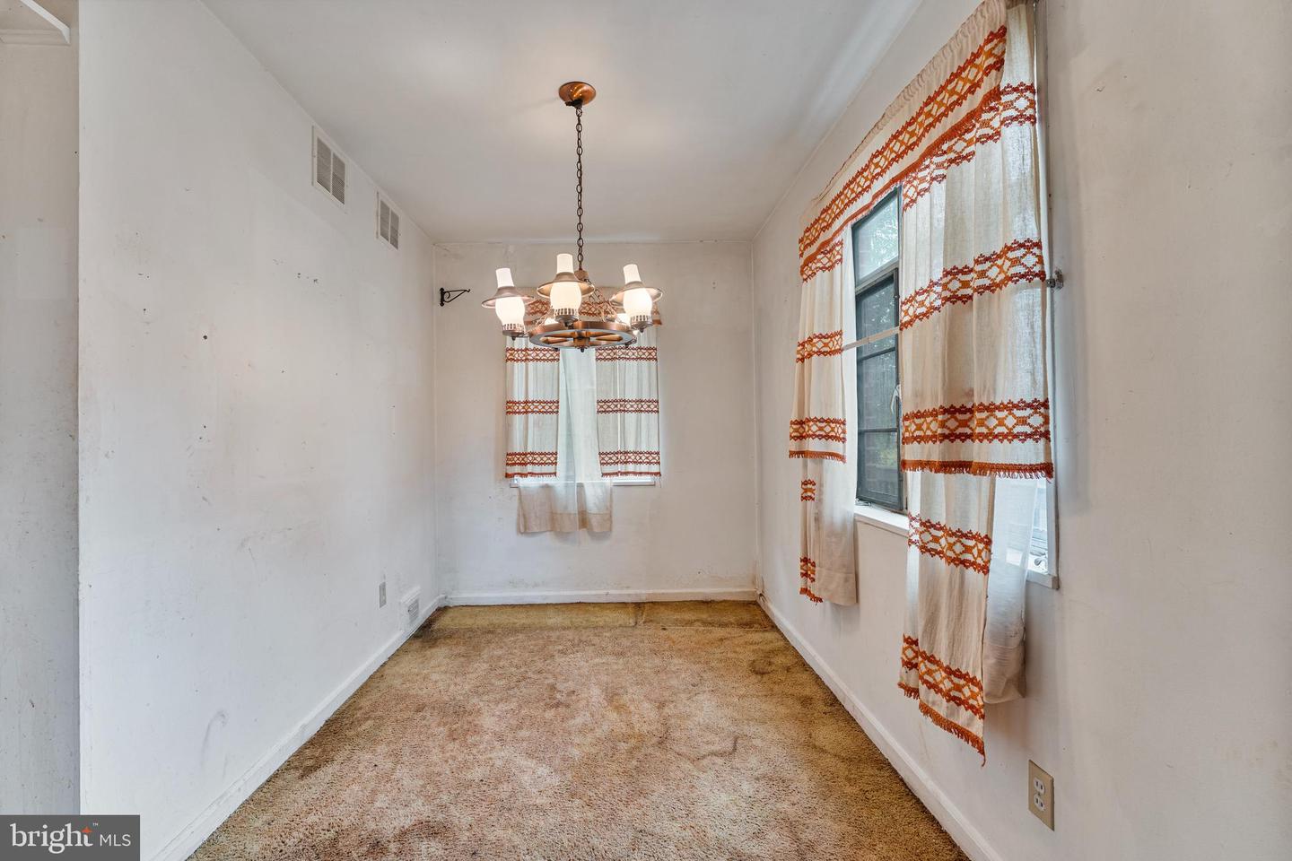 33 UNDERWOOD PL, ALEXANDRIA, Virginia 22304, 2 Bedrooms Bedrooms, ,2 BathroomsBathrooms,Residential,For sale,33 UNDERWOOD PL,VAAX2050258 MLS # VAAX2050258