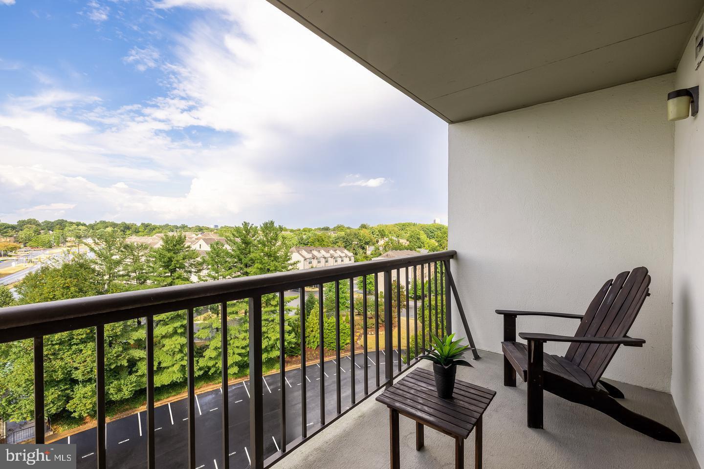 3800 POWELL LN #1207, FALLS CHURCH, Virginia 22041, 2 Bedrooms Bedrooms, 7 Rooms Rooms,2 BathroomsBathrooms,Residential,For sale,3800 POWELL LN #1207,VAFX2269538 MLS # VAFX2269538