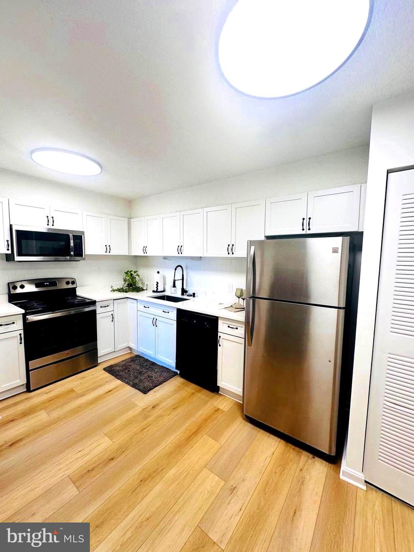 3800 POWELL LN #1207, FALLS CHURCH, Virginia 22041, 2 Bedrooms Bedrooms, 7 Rooms Rooms,2 BathroomsBathrooms,Residential,For sale,3800 POWELL LN #1207,VAFX2269538 MLS # VAFX2269538