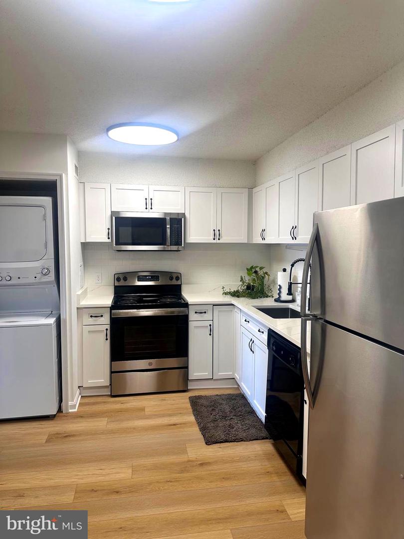 3800 POWELL LN #1207, FALLS CHURCH, Virginia 22041, 2 Bedrooms Bedrooms, 7 Rooms Rooms,2 BathroomsBathrooms,Residential,For sale,3800 POWELL LN #1207,VAFX2269538 MLS # VAFX2269538