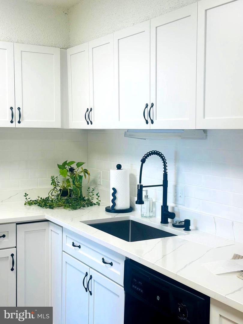 3800 POWELL LN #1207, FALLS CHURCH, Virginia 22041, 2 Bedrooms Bedrooms, 7 Rooms Rooms,2 BathroomsBathrooms,Residential,For sale,3800 POWELL LN #1207,VAFX2269538 MLS # VAFX2269538