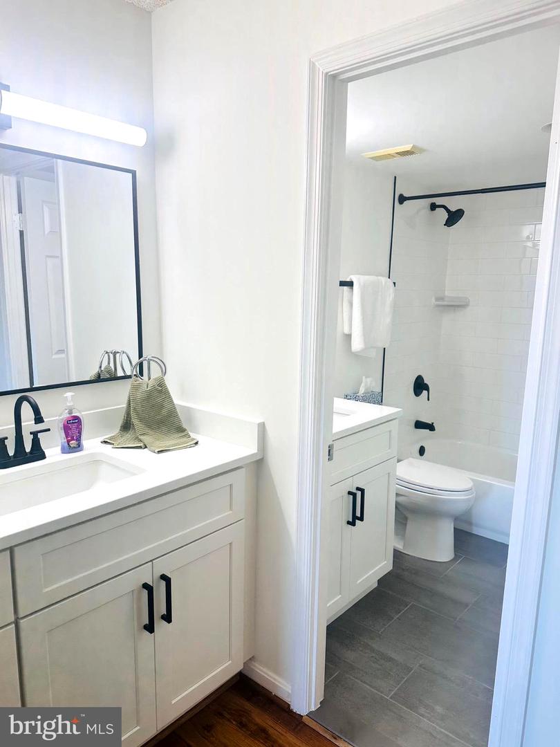 3800 POWELL LN #1207, FALLS CHURCH, Virginia 22041, 2 Bedrooms Bedrooms, 7 Rooms Rooms,2 BathroomsBathrooms,Residential,For sale,3800 POWELL LN #1207,VAFX2269538 MLS # VAFX2269538