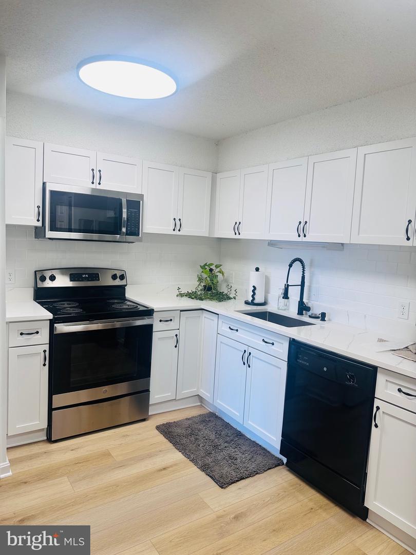 3800 POWELL LN #1207, FALLS CHURCH, Virginia 22041, 2 Bedrooms Bedrooms, 7 Rooms Rooms,2 BathroomsBathrooms,Residential,For sale,3800 POWELL LN #1207,VAFX2269538 MLS # VAFX2269538