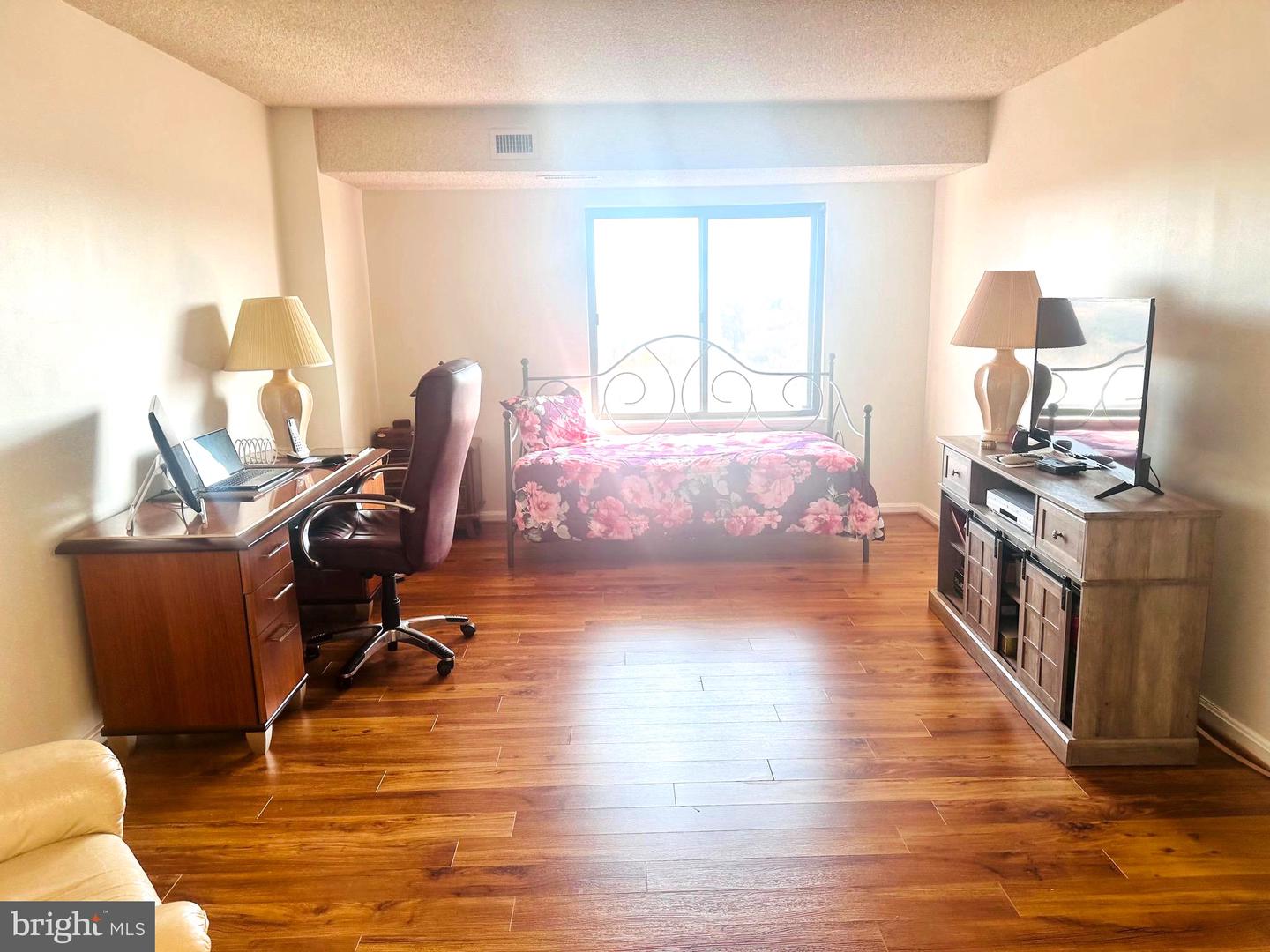 3800 POWELL LN #1207, FALLS CHURCH, Virginia 22041, 2 Bedrooms Bedrooms, 7 Rooms Rooms,2 BathroomsBathrooms,Residential,For sale,3800 POWELL LN #1207,VAFX2269538 MLS # VAFX2269538