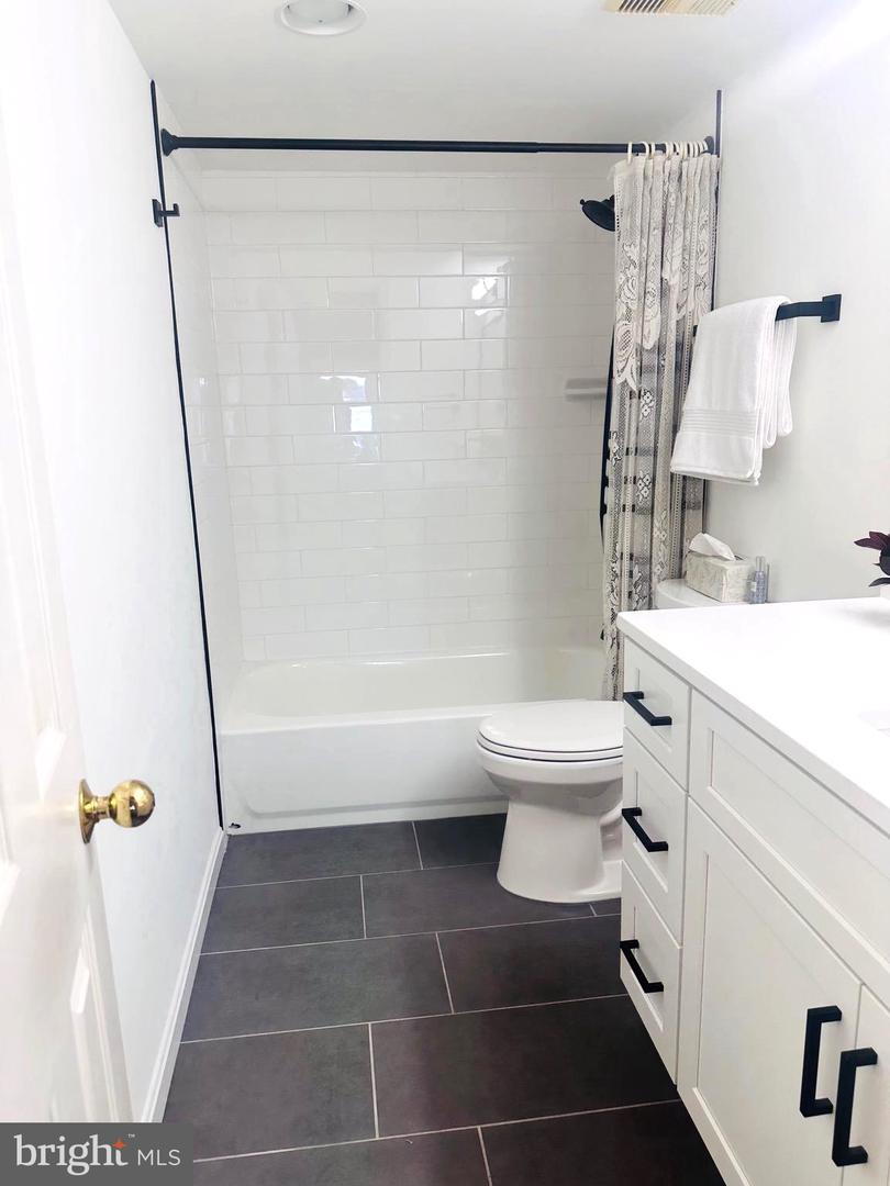 3800 POWELL LN #1207, FALLS CHURCH, Virginia 22041, 2 Bedrooms Bedrooms, 7 Rooms Rooms,2 BathroomsBathrooms,Residential,For sale,3800 POWELL LN #1207,VAFX2269538 MLS # VAFX2269538