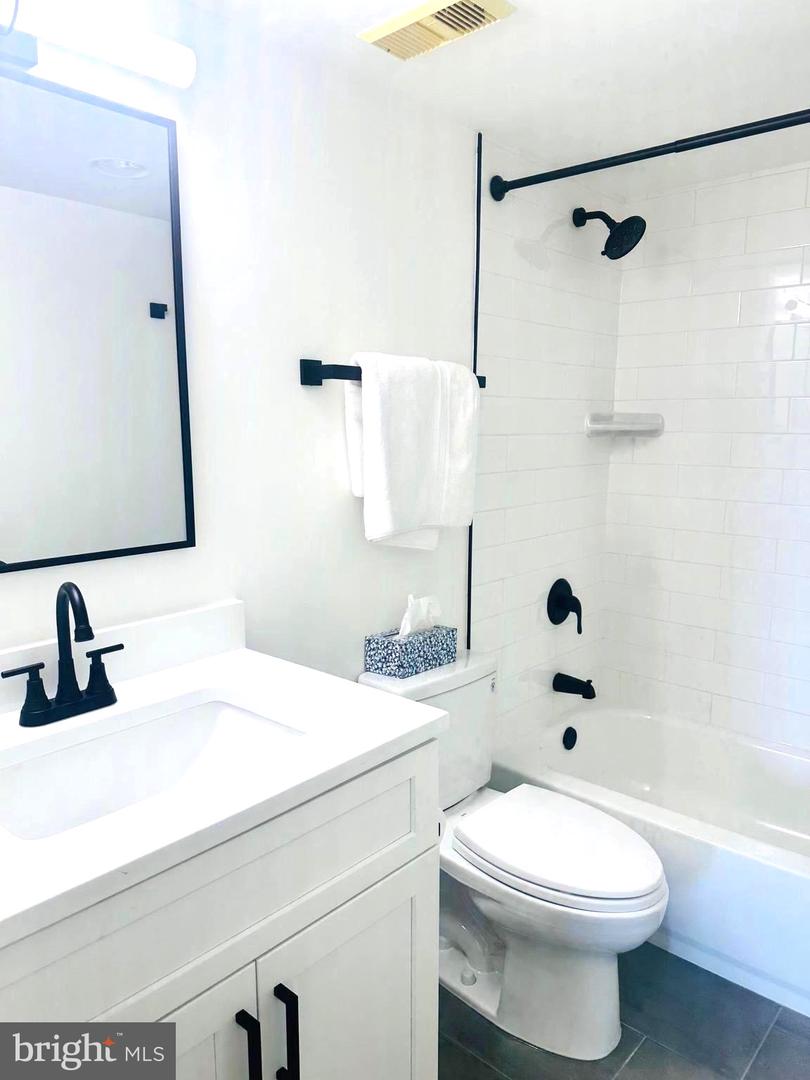 3800 POWELL LN #1207, FALLS CHURCH, Virginia 22041, 2 Bedrooms Bedrooms, 7 Rooms Rooms,2 BathroomsBathrooms,Residential,For sale,3800 POWELL LN #1207,VAFX2269538 MLS # VAFX2269538