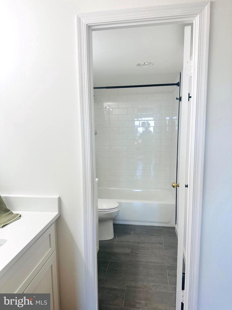 3800 POWELL LN #1207, FALLS CHURCH, Virginia 22041, 2 Bedrooms Bedrooms, 7 Rooms Rooms,2 BathroomsBathrooms,Residential,For sale,3800 POWELL LN #1207,VAFX2269538 MLS # VAFX2269538