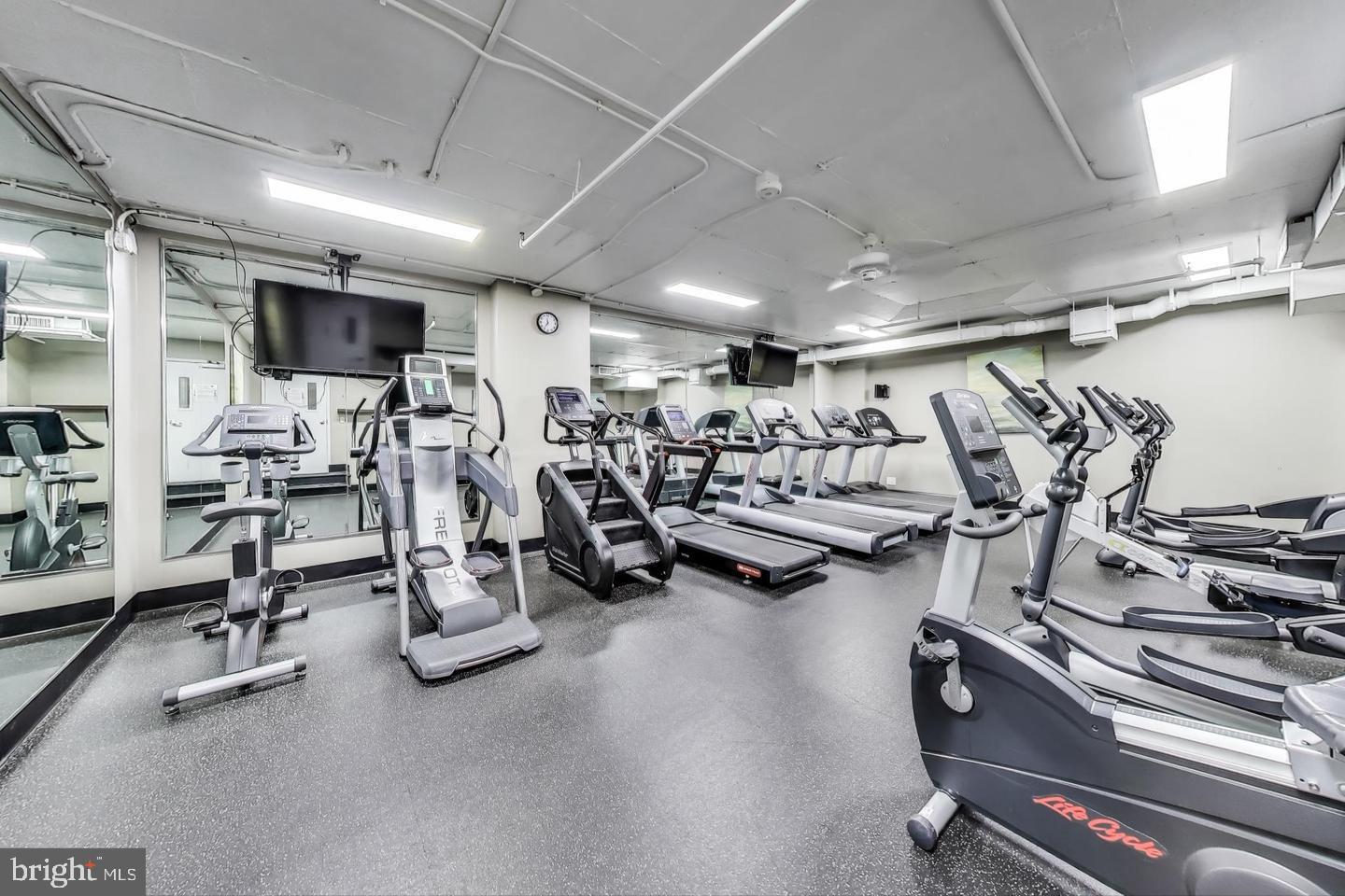 3800 POWELL LN #1207, FALLS CHURCH, Virginia 22041, 2 Bedrooms Bedrooms, 7 Rooms Rooms,2 BathroomsBathrooms,Residential,For sale,3800 POWELL LN #1207,VAFX2269538 MLS # VAFX2269538