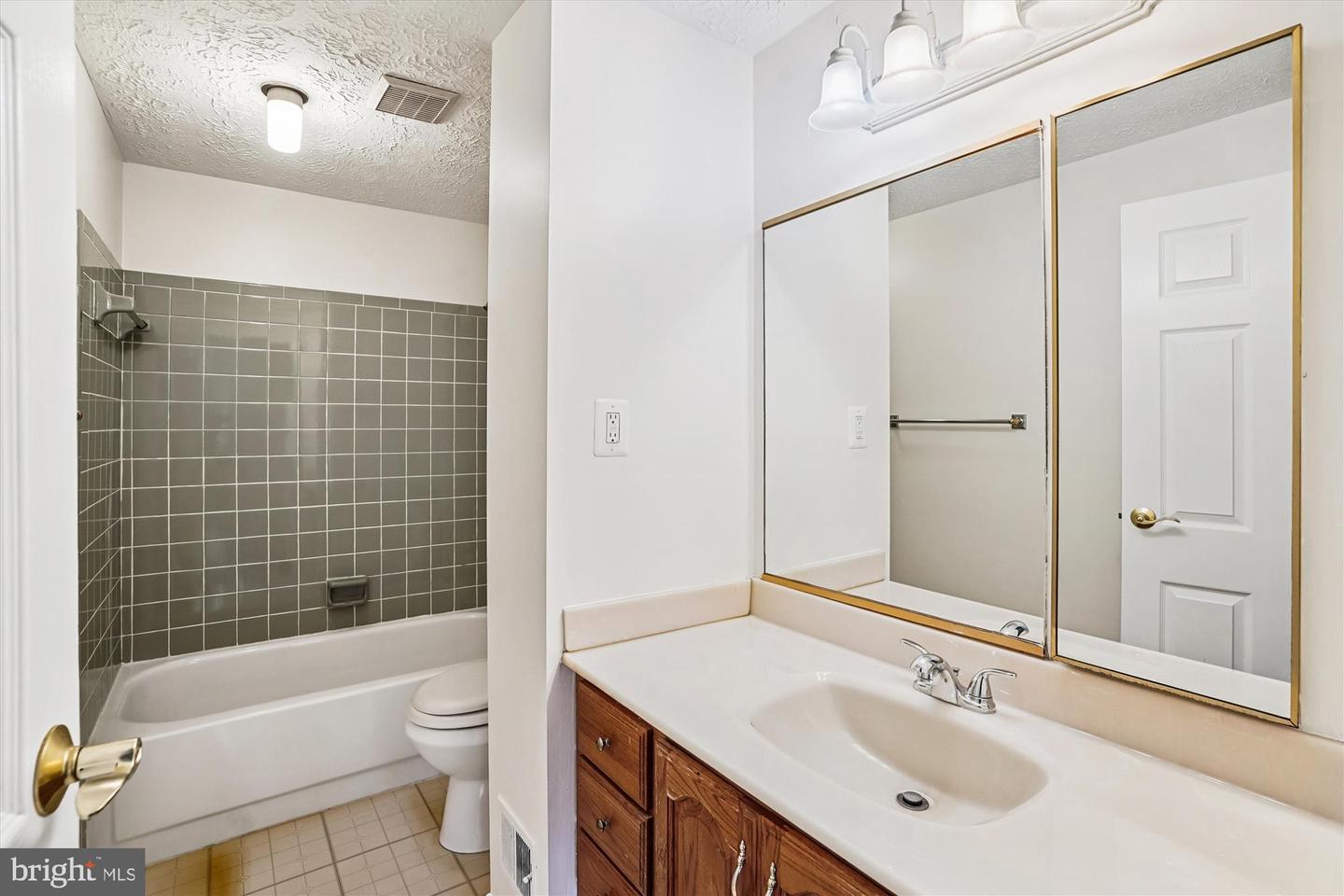 15105 OLDDALE RD, CENTREVILLE, Virginia 20120, 4 Bedrooms Bedrooms, ,2 BathroomsBathrooms,Residential,For sale,15105 OLDDALE RD,VAFX2269582 MLS # VAFX2269582