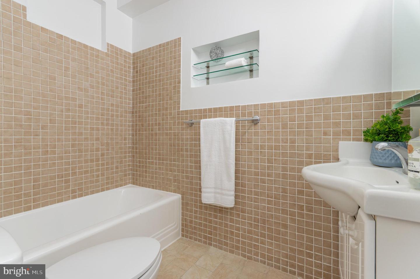 3901 CATHEDRAL AVE NW #419, WASHINGTON, District Of Columbia 20016, 1 Bedroom Bedrooms, ,1 BathroomBathrooms,Residential,For sale,3901 CATHEDRAL AVE NW #419,DCDC2224504 MLS # DCDC2224504